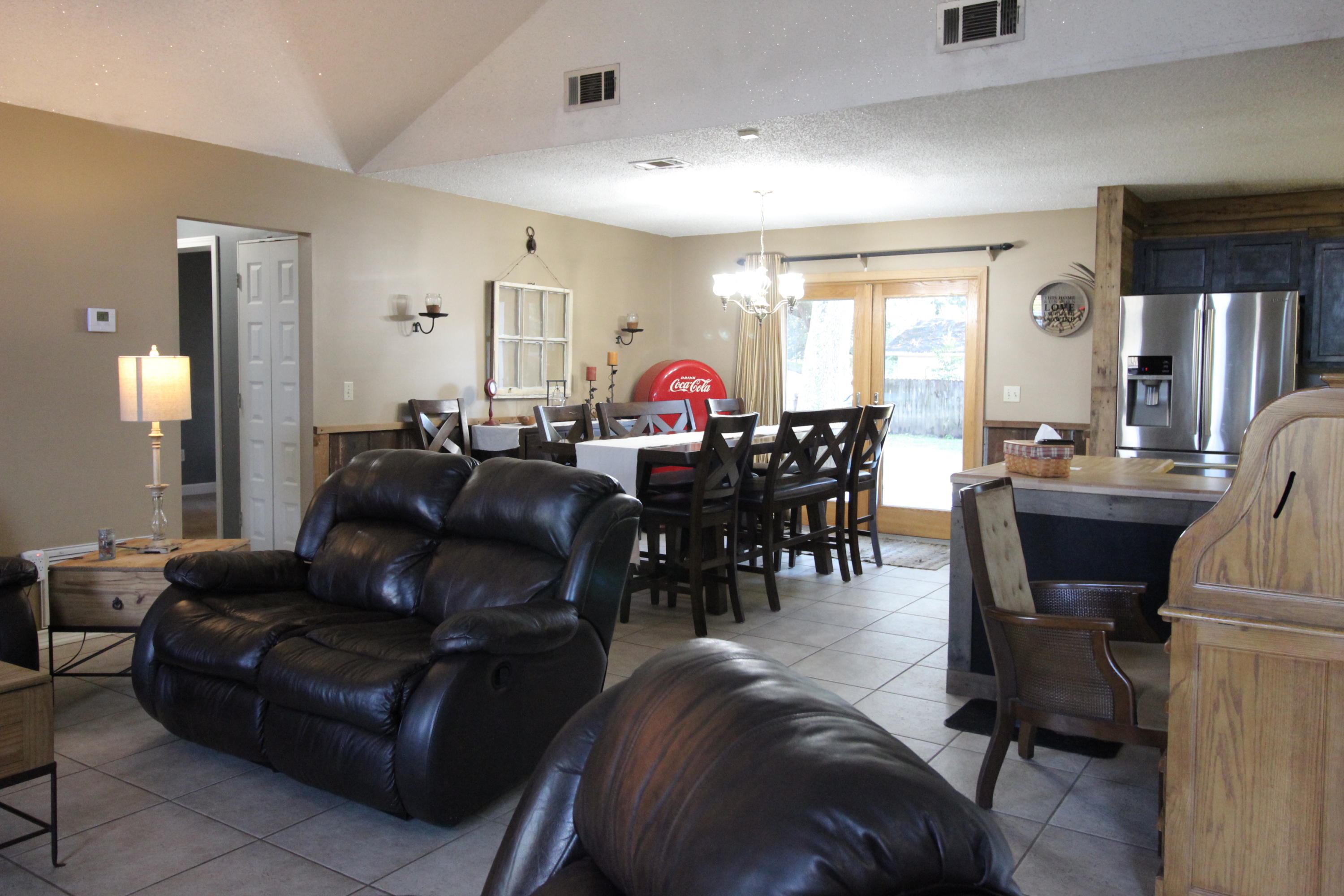 A Parcel in Jet Heights S/D being more particular described as COM SE COR SW1/4 OF NE1/4 N684 FT W73 - Residential