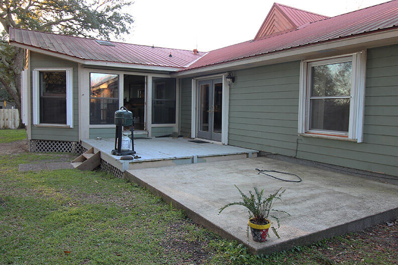 A Parcel in Jet Heights S/D being more particular described as COM SE COR SW1/4 OF NE1/4 N684 FT W73 - Residential