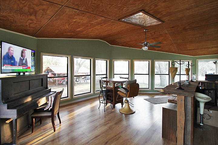 A Parcel in Jet Heights S/D being more particular described as COM SE COR SW1/4 OF NE1/4 N684 FT W73 - Residential