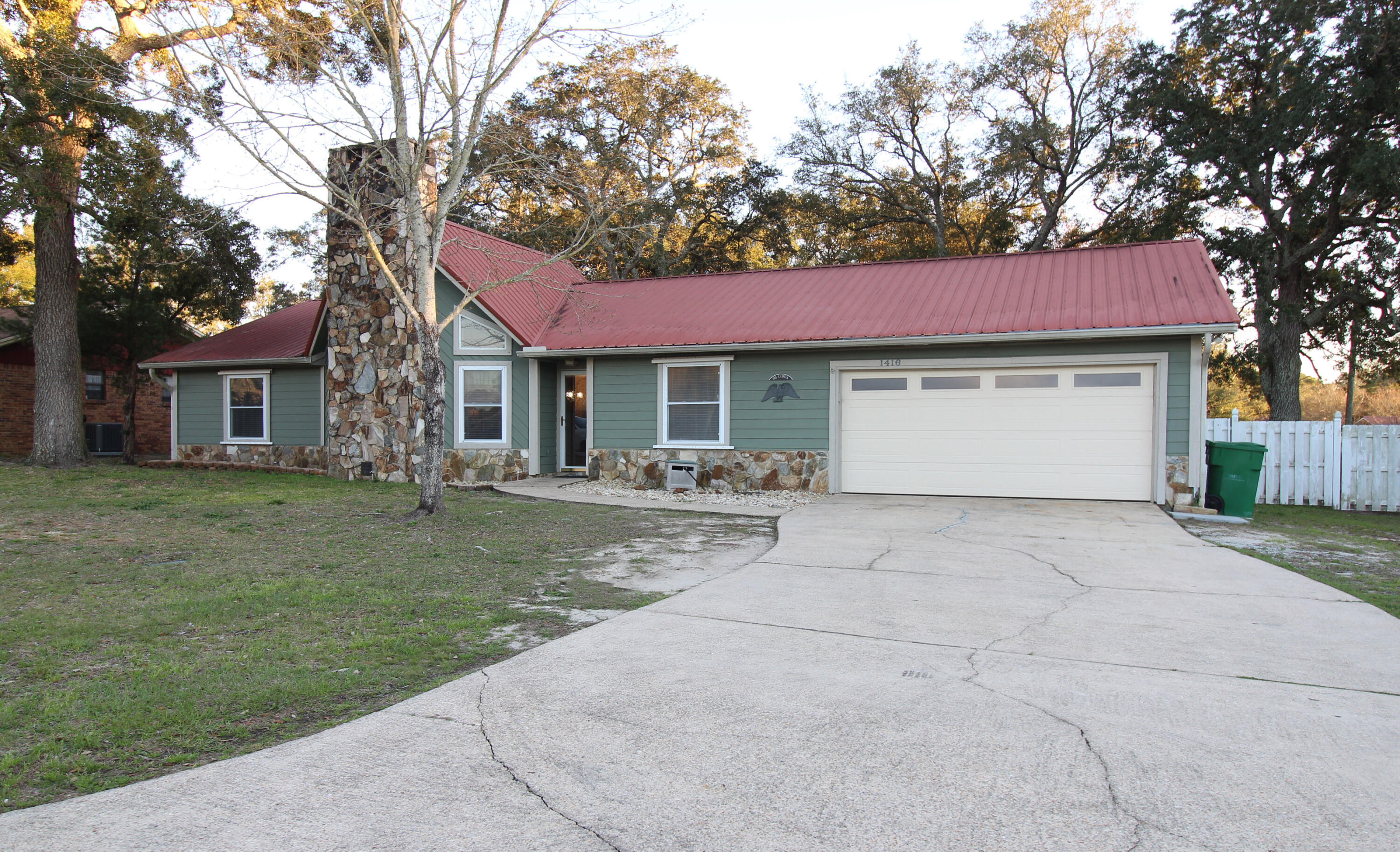 A Parcel in Jet Heights S/D being more particular described as COM SE COR SW1/4 OF NE1/4 N684 FT W73 - Residential