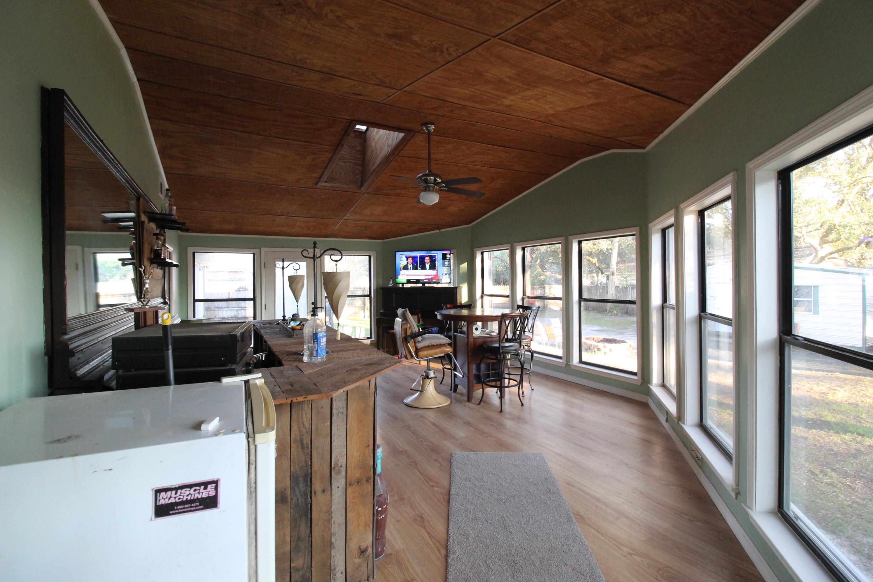 A Parcel in Jet Heights S/D being more particular described as COM SE COR SW1/4 OF NE1/4 N684 FT W73 - Residential