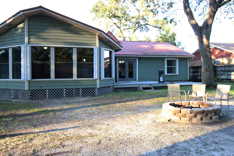 A Parcel in Jet Heights S/D being more particular described as COM SE COR SW1/4 OF NE1/4 N684 FT W73 - Residential