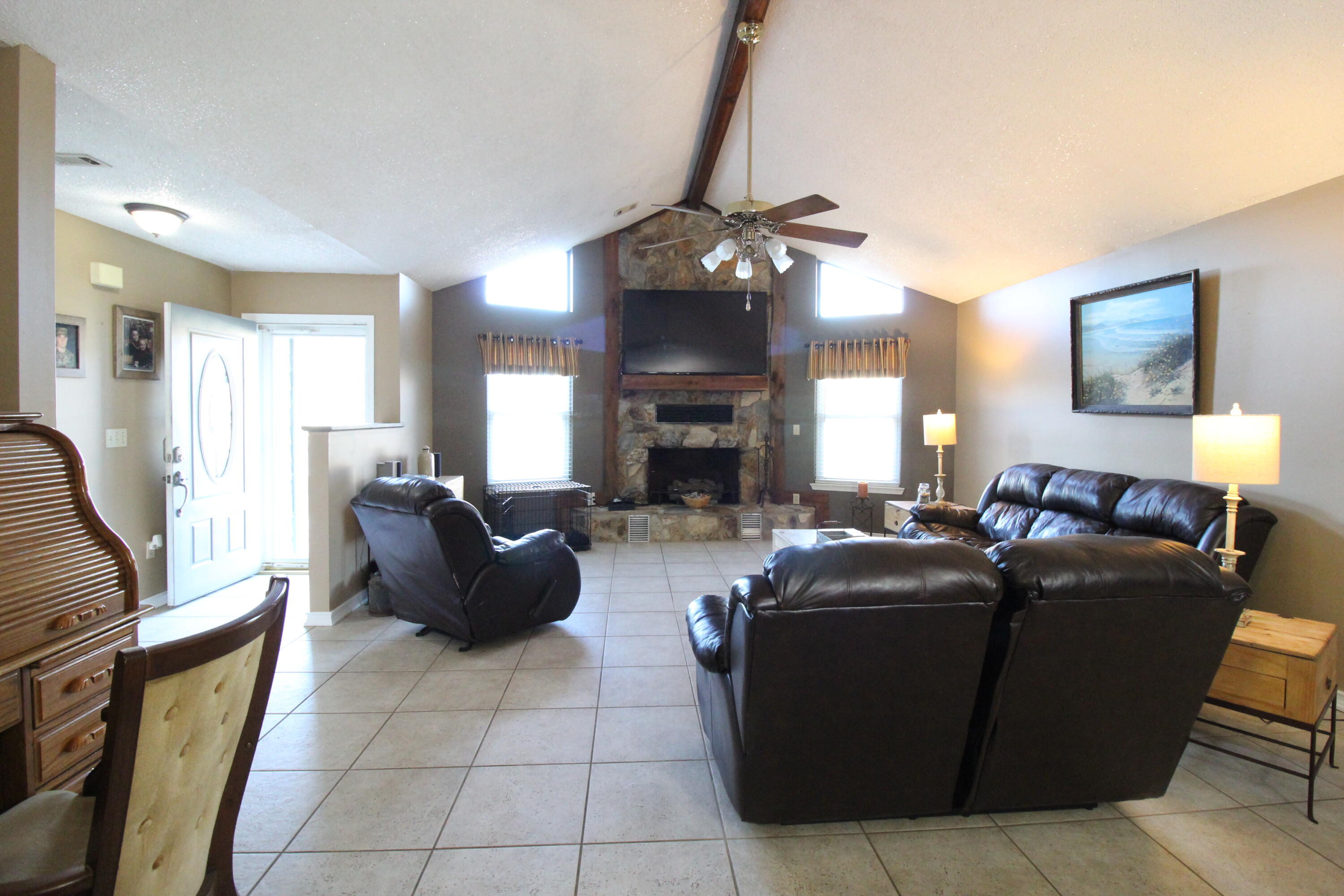 A Parcel in Jet Heights S/D being more particular described as COM SE COR SW1/4 OF NE1/4 N684 FT W73 - Residential