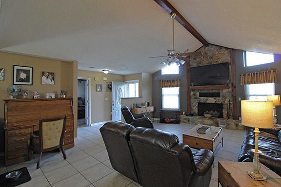 A Parcel in Jet Heights S/D being more particular described as COM SE COR SW1/4 OF NE1/4 N684 FT W73 - Residential