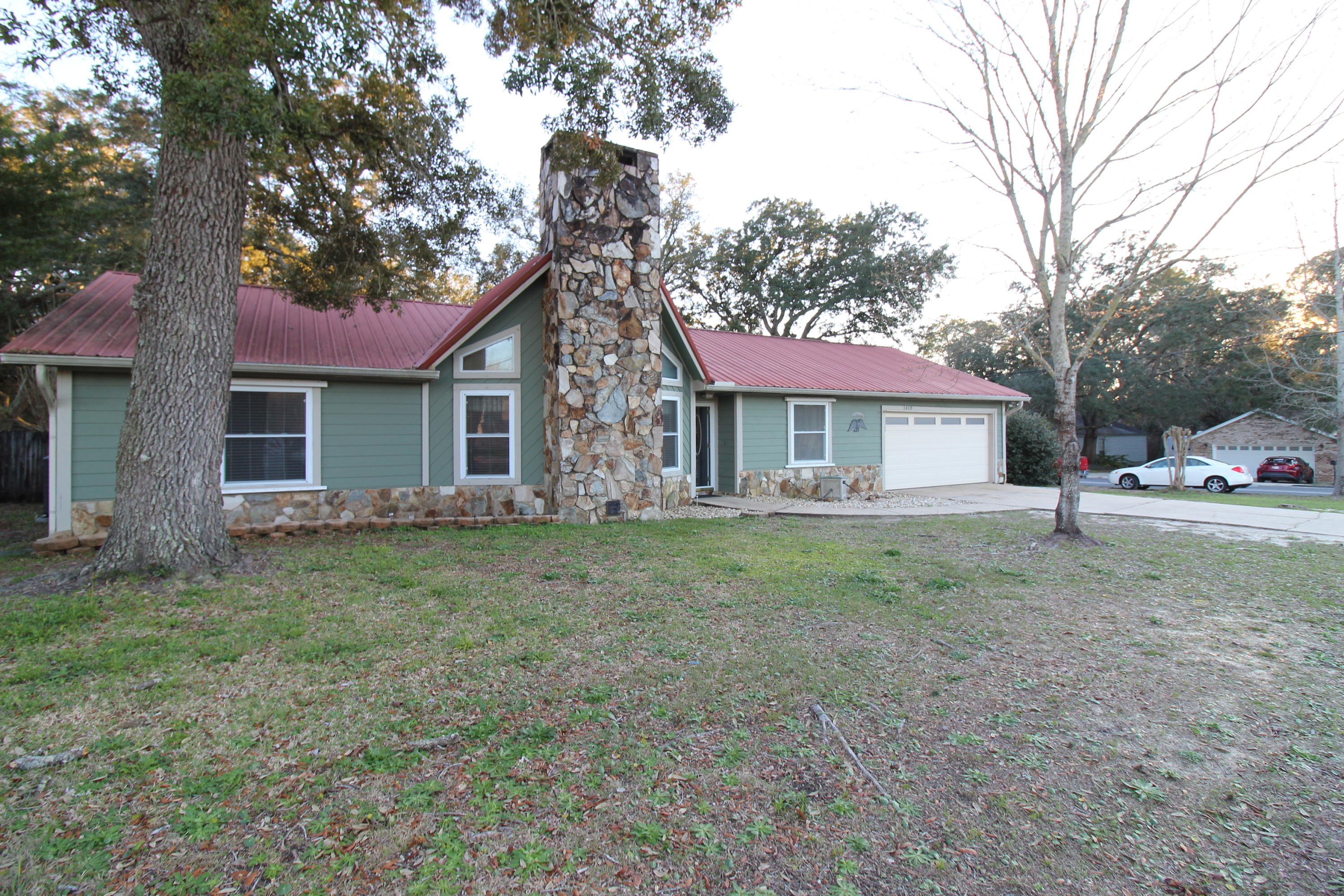 A Parcel in Jet Heights S/D being more particular described as COM SE COR SW1/4 OF NE1/4 N684 FT W73 - Residential