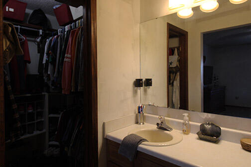 A Parcel in Jet Heights S/D being more particular described as COM SE COR SW1/4 OF NE1/4 N684 FT W73 - Residential