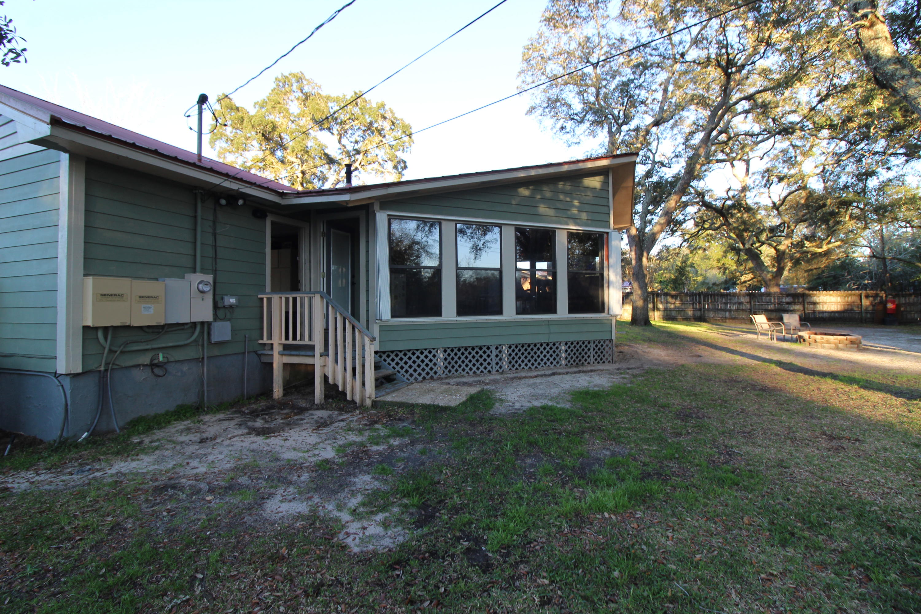 A Parcel in Jet Heights S/D being more particular described as COM SE COR SW1/4 OF NE1/4 N684 FT W73 - Residential