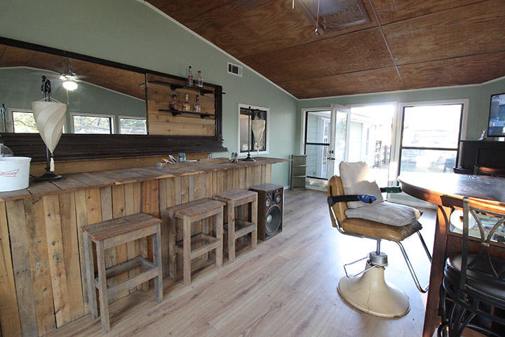 A Parcel in Jet Heights S/D being more particular described as COM SE COR SW1/4 OF NE1/4 N684 FT W73 - Residential