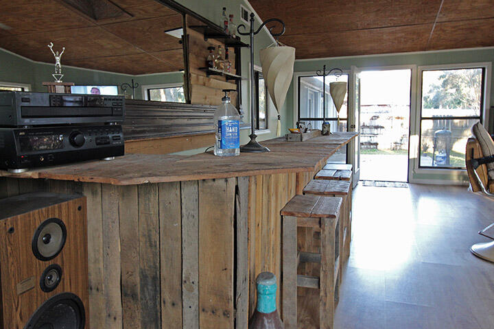 A Parcel in Jet Heights S/D being more particular described as COM SE COR SW1/4 OF NE1/4 N684 FT W73 - Residential