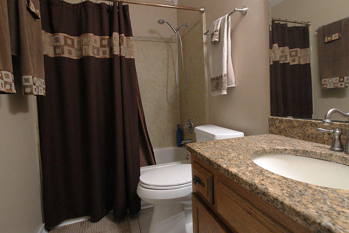 A Parcel in Jet Heights S/D being more particular described as COM SE COR SW1/4 OF NE1/4 N684 FT W73 - Residential