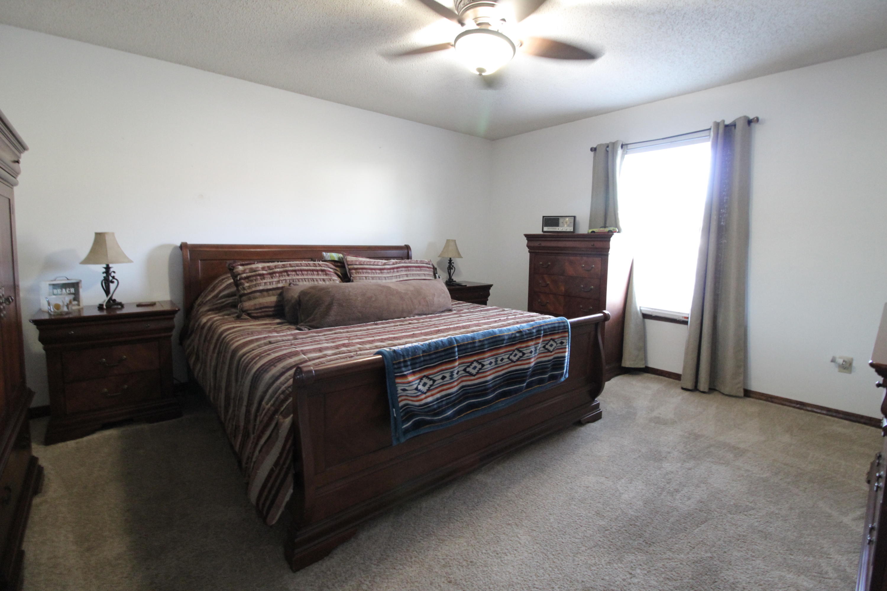 A Parcel in Jet Heights S/D being more particular described as COM SE COR SW1/4 OF NE1/4 N684 FT W73 - Residential