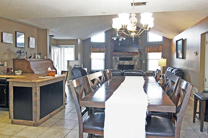 A Parcel in Jet Heights S/D being more particular described as COM SE COR SW1/4 OF NE1/4 N684 FT W73 - Residential