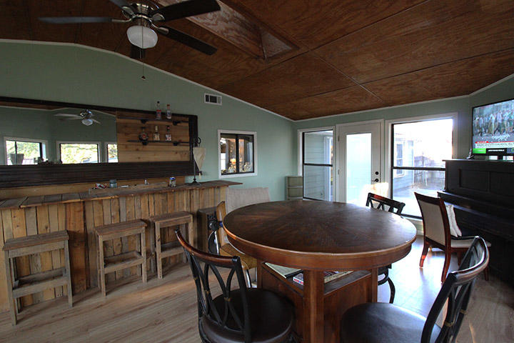 A Parcel in Jet Heights S/D being more particular described as COM SE COR SW1/4 OF NE1/4 N684 FT W73 - Residential