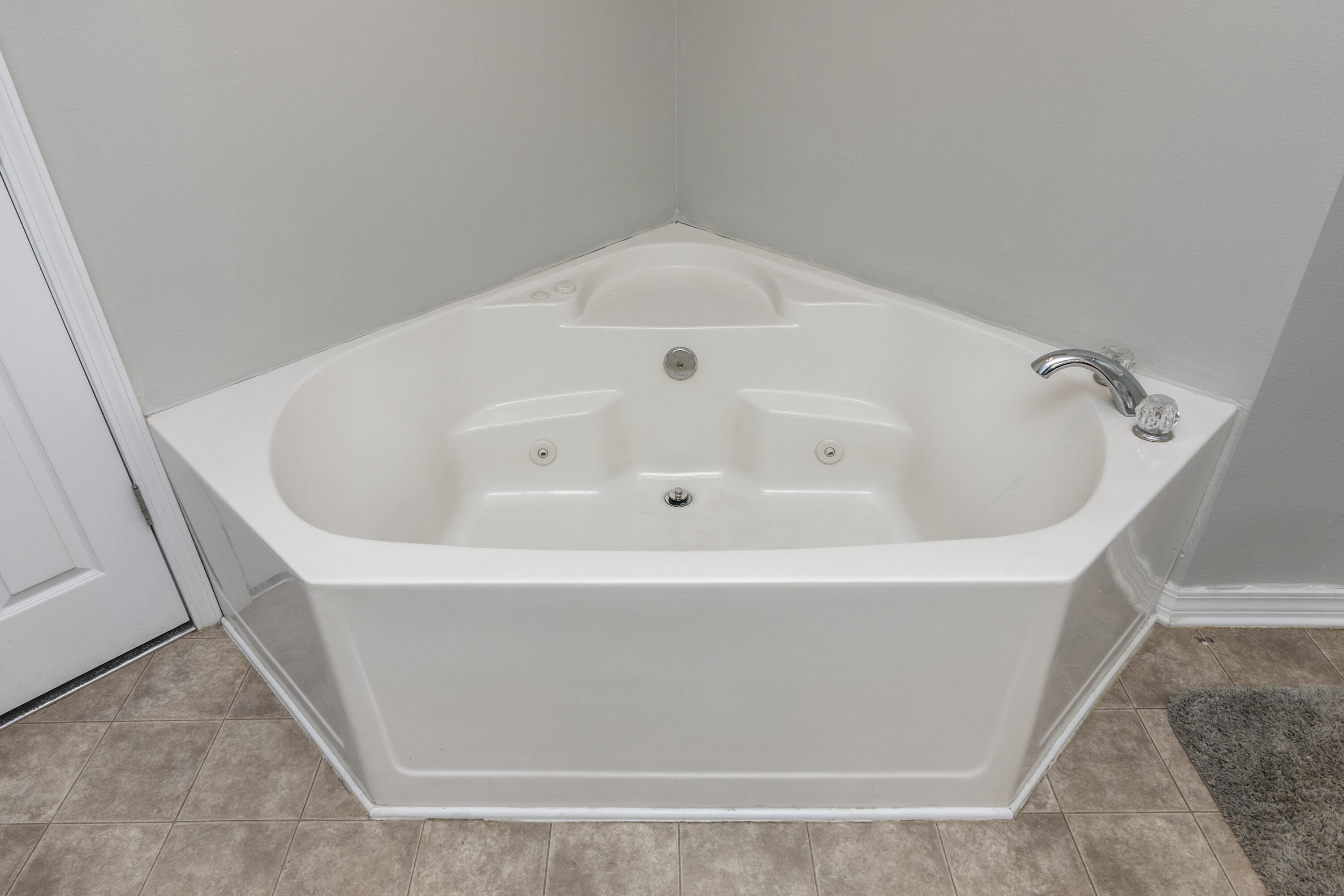 COUNTRYWOOD EST - Residential