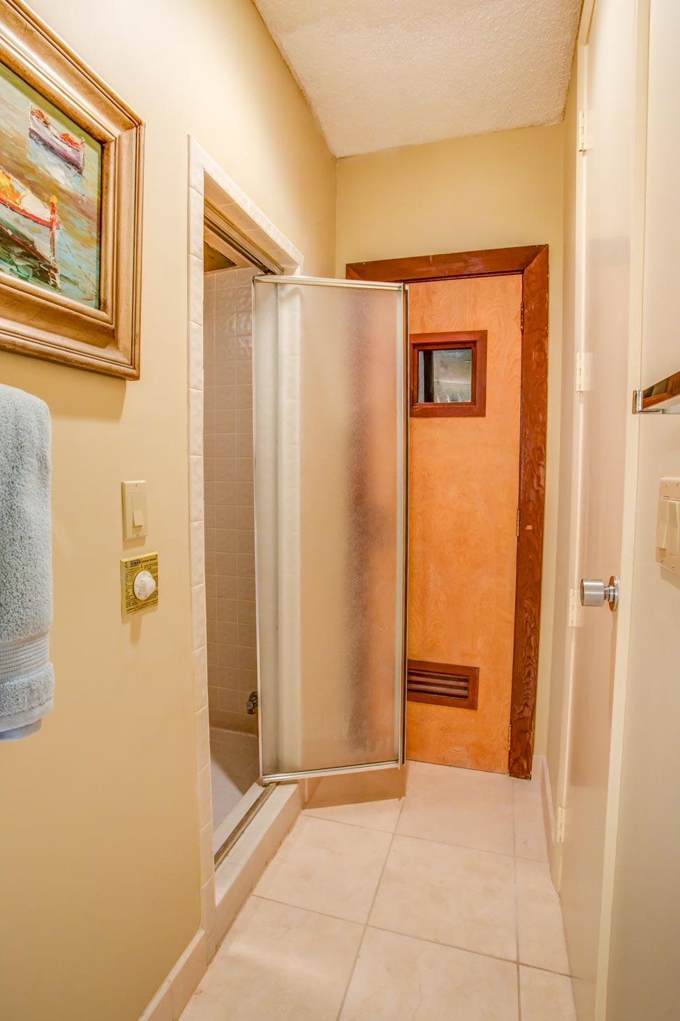 EMERALD TOWERS CONDO - Residential