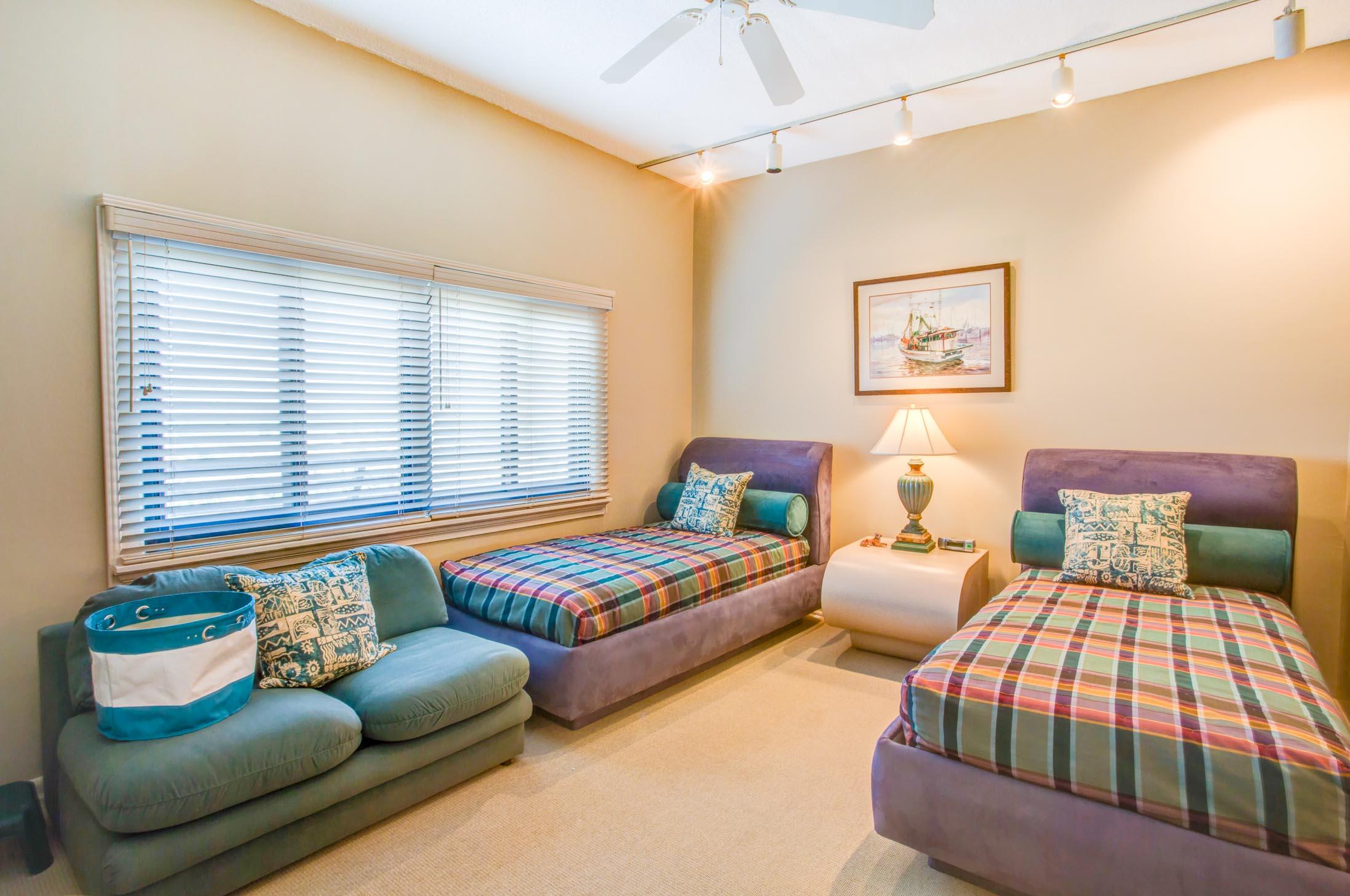 EMERALD TOWERS CONDO - Residential