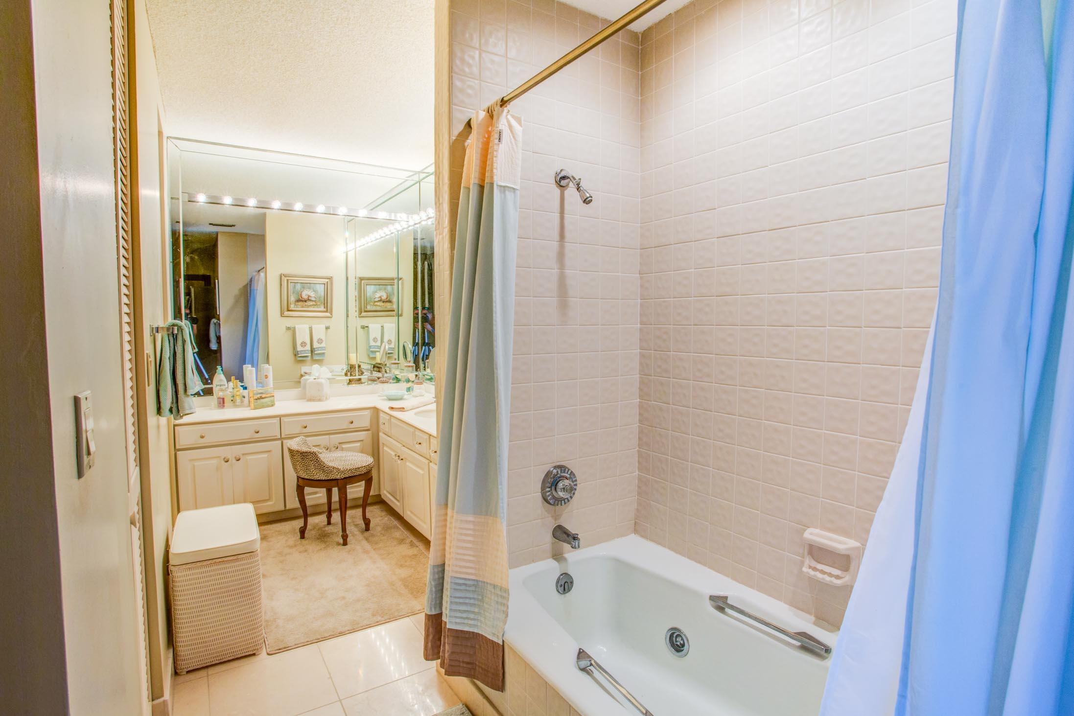 EMERALD TOWERS CONDO - Residential