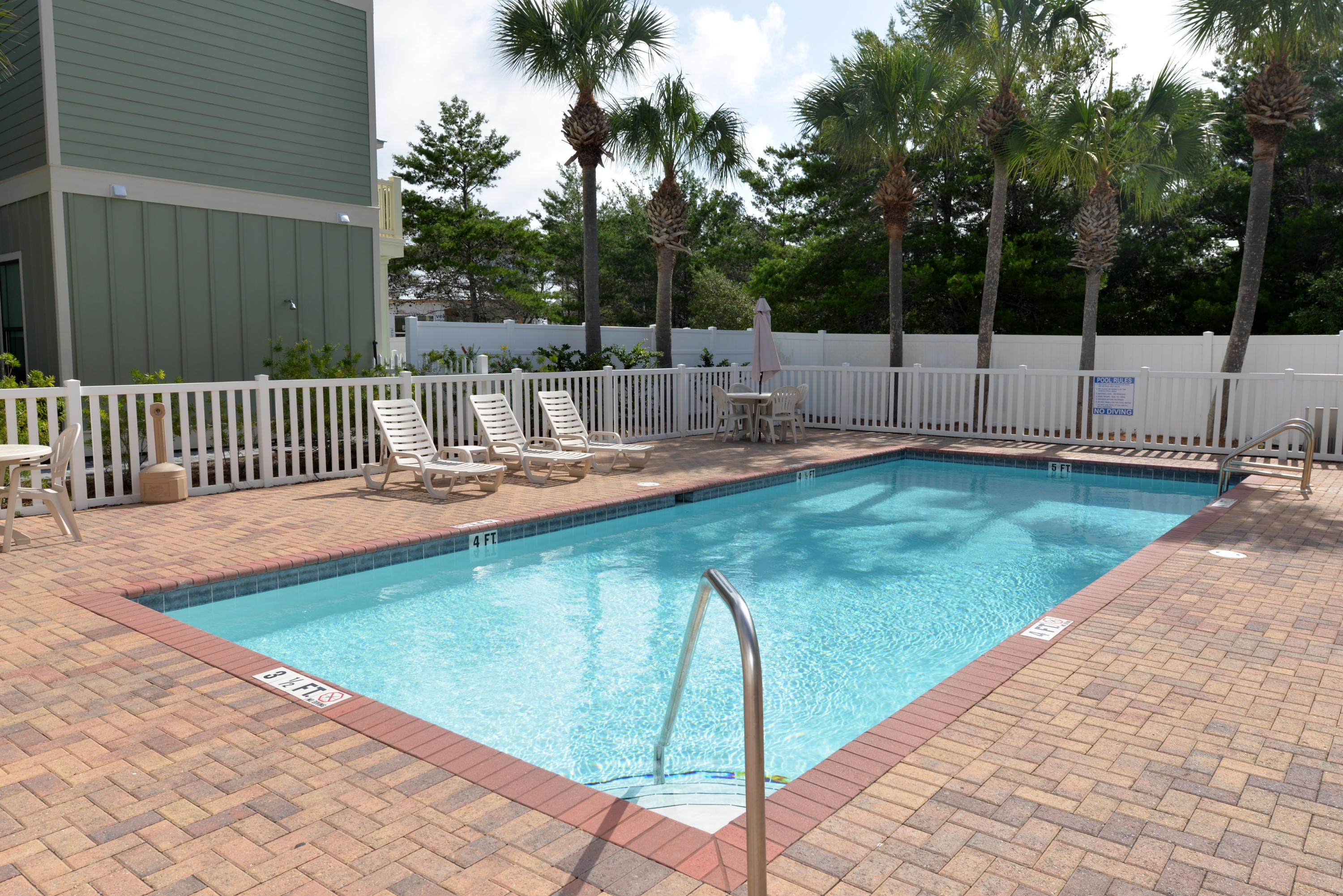 EMERALD WATERS VILLAGE - Residential