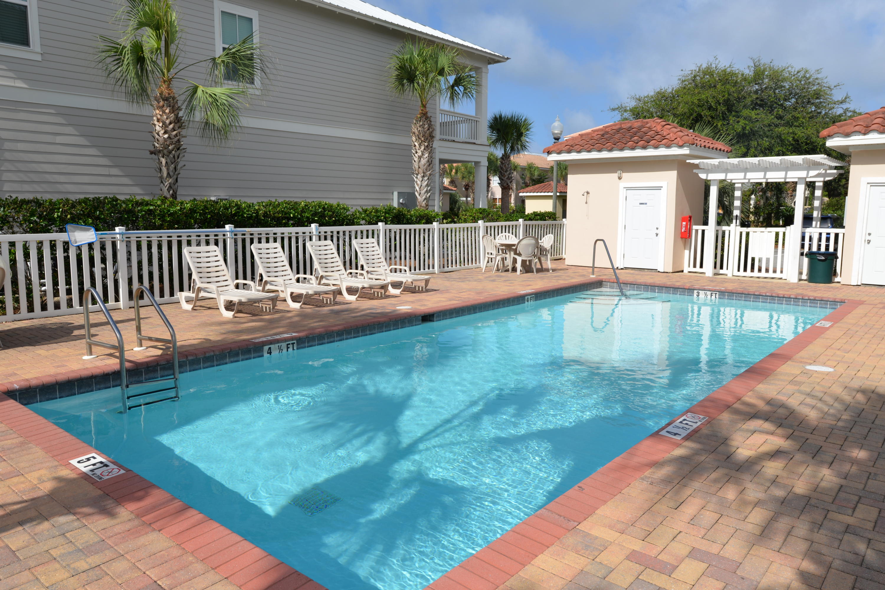 EMERALD WATERS VILLAGE - Residential
