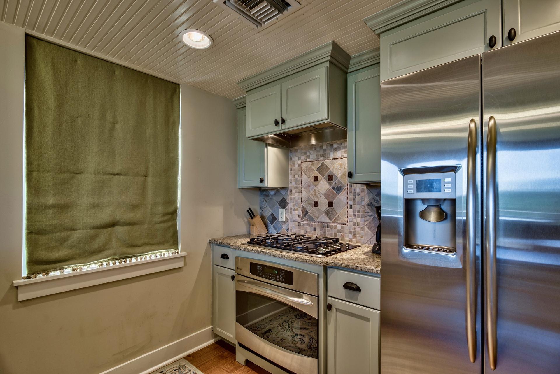 SIX PALMS - Residential