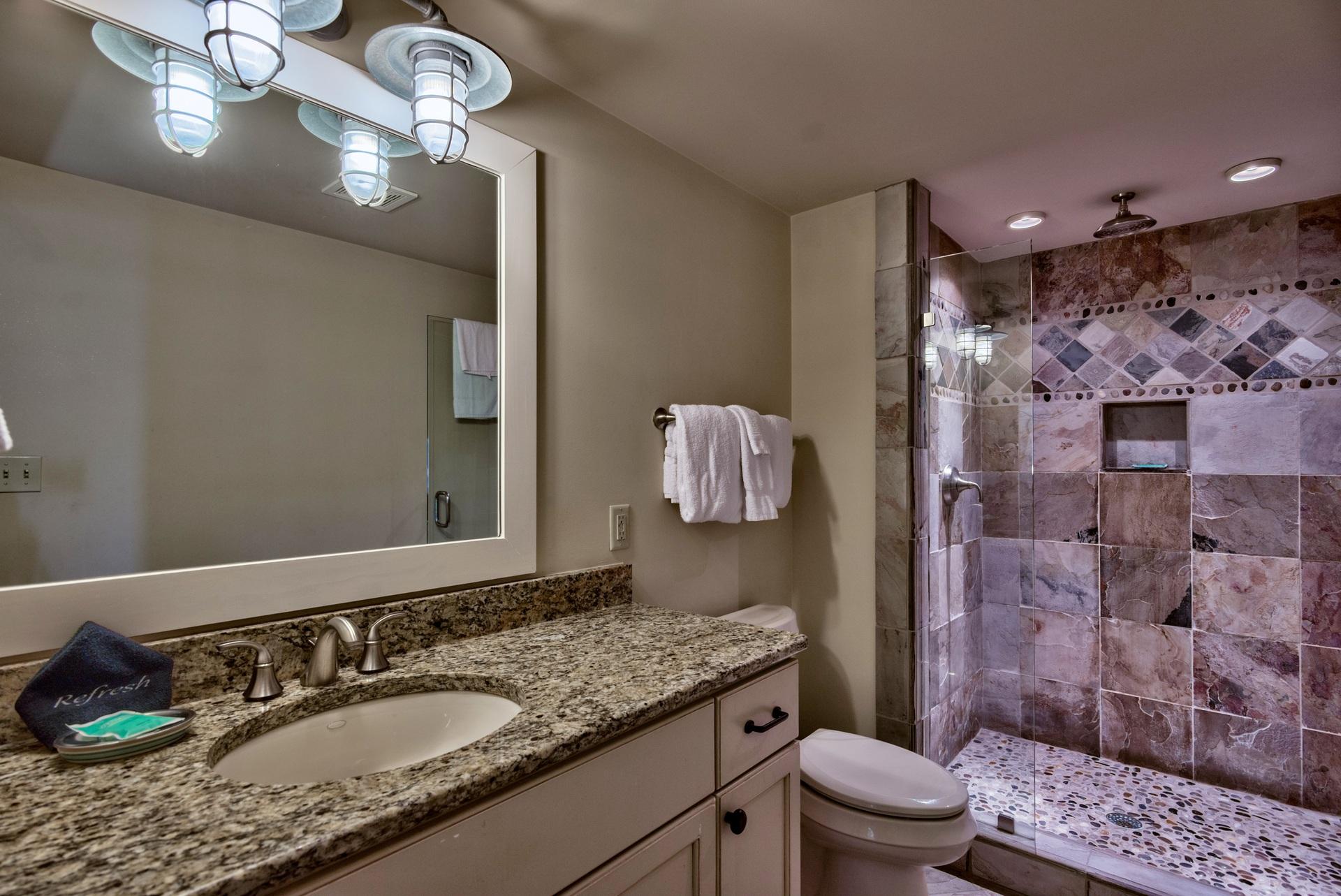 SIX PALMS - Residential