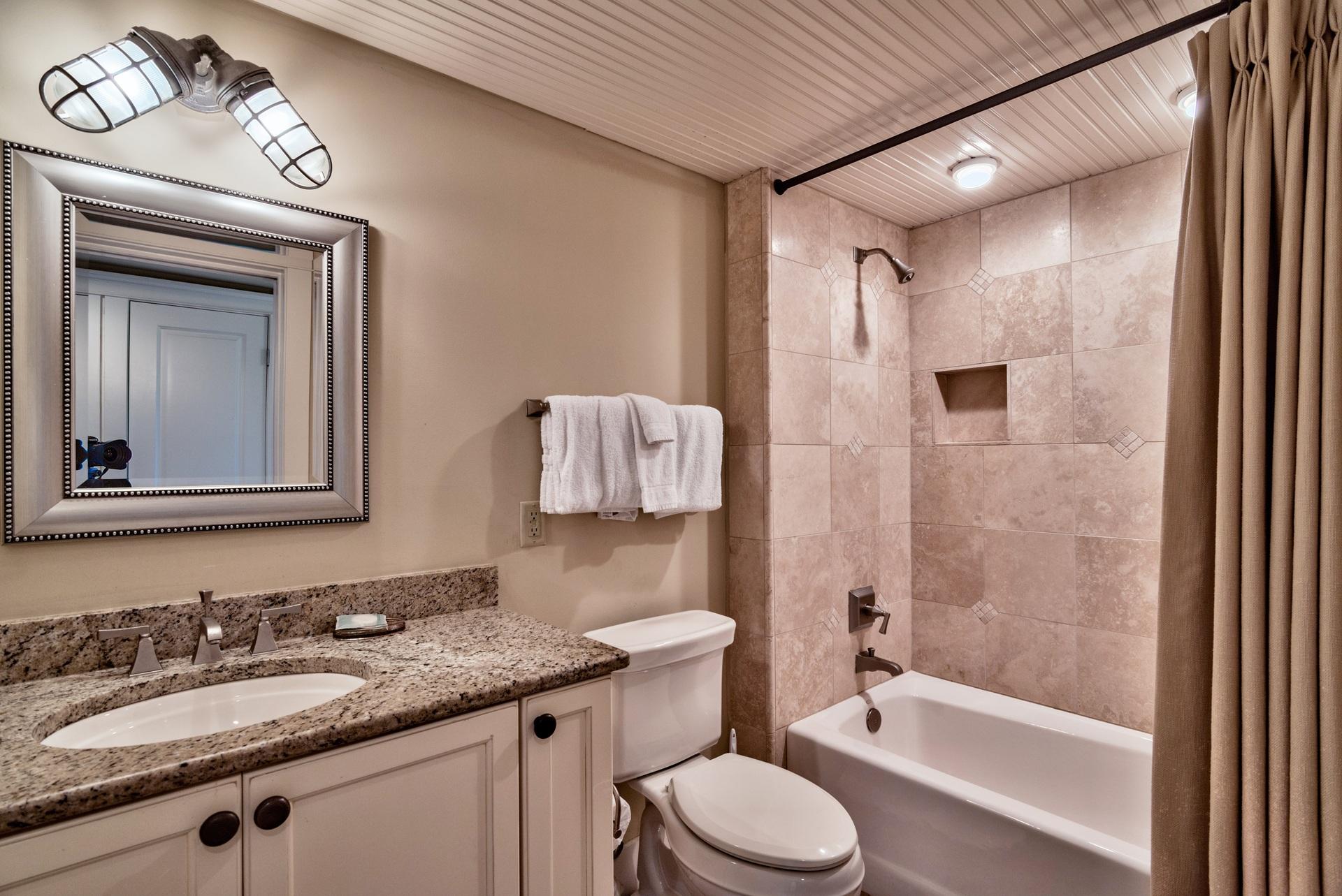 SIX PALMS - Residential