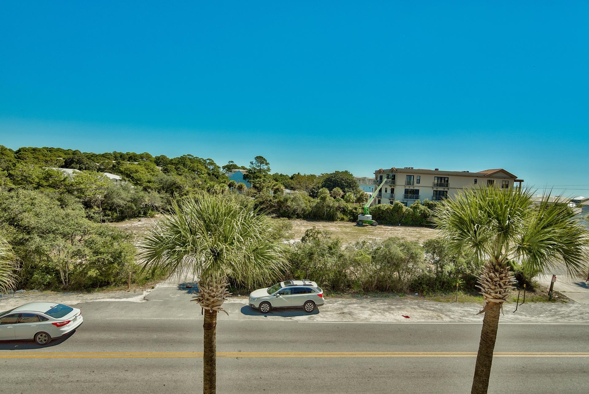 SIX PALMS - Residential