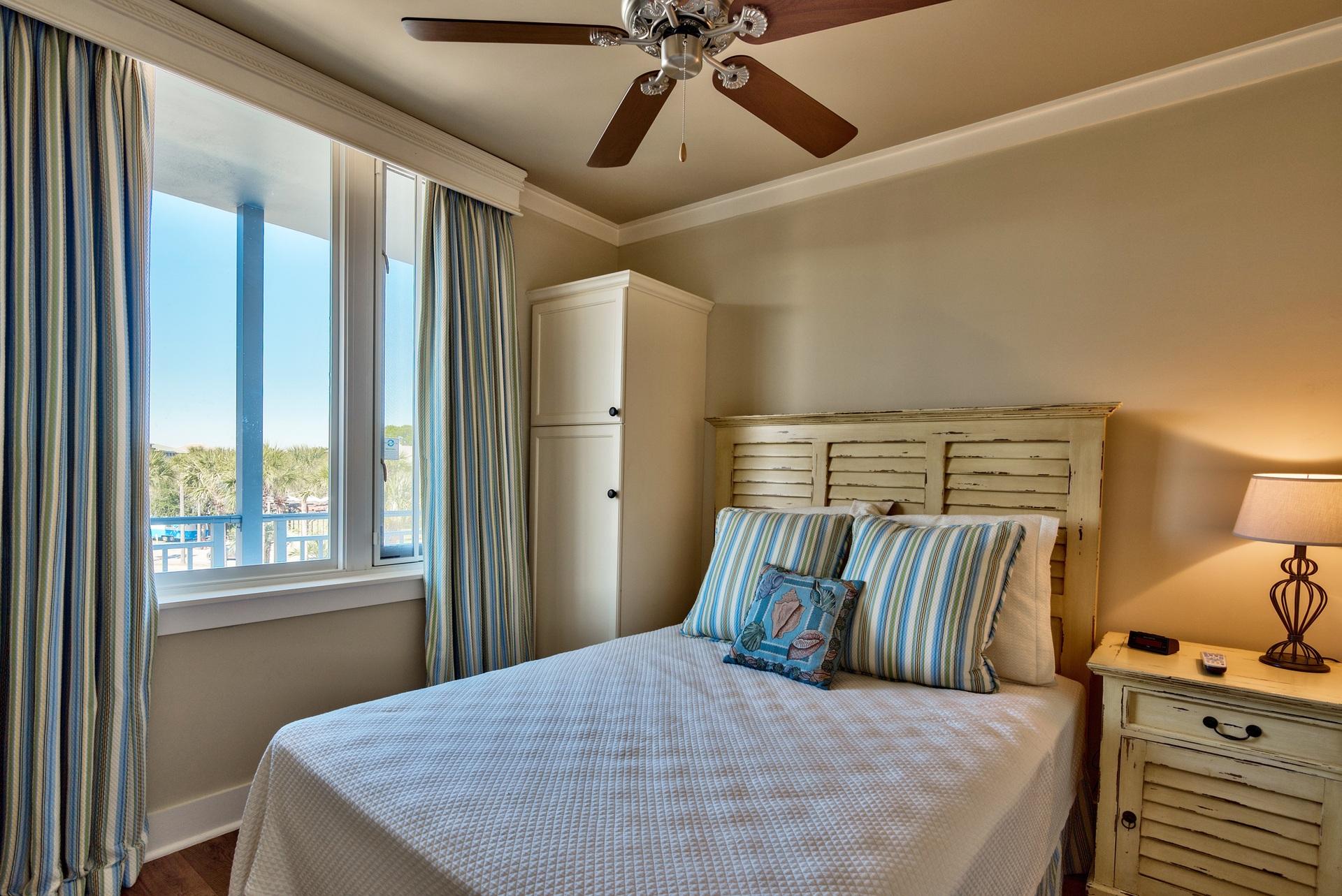 SIX PALMS - Residential