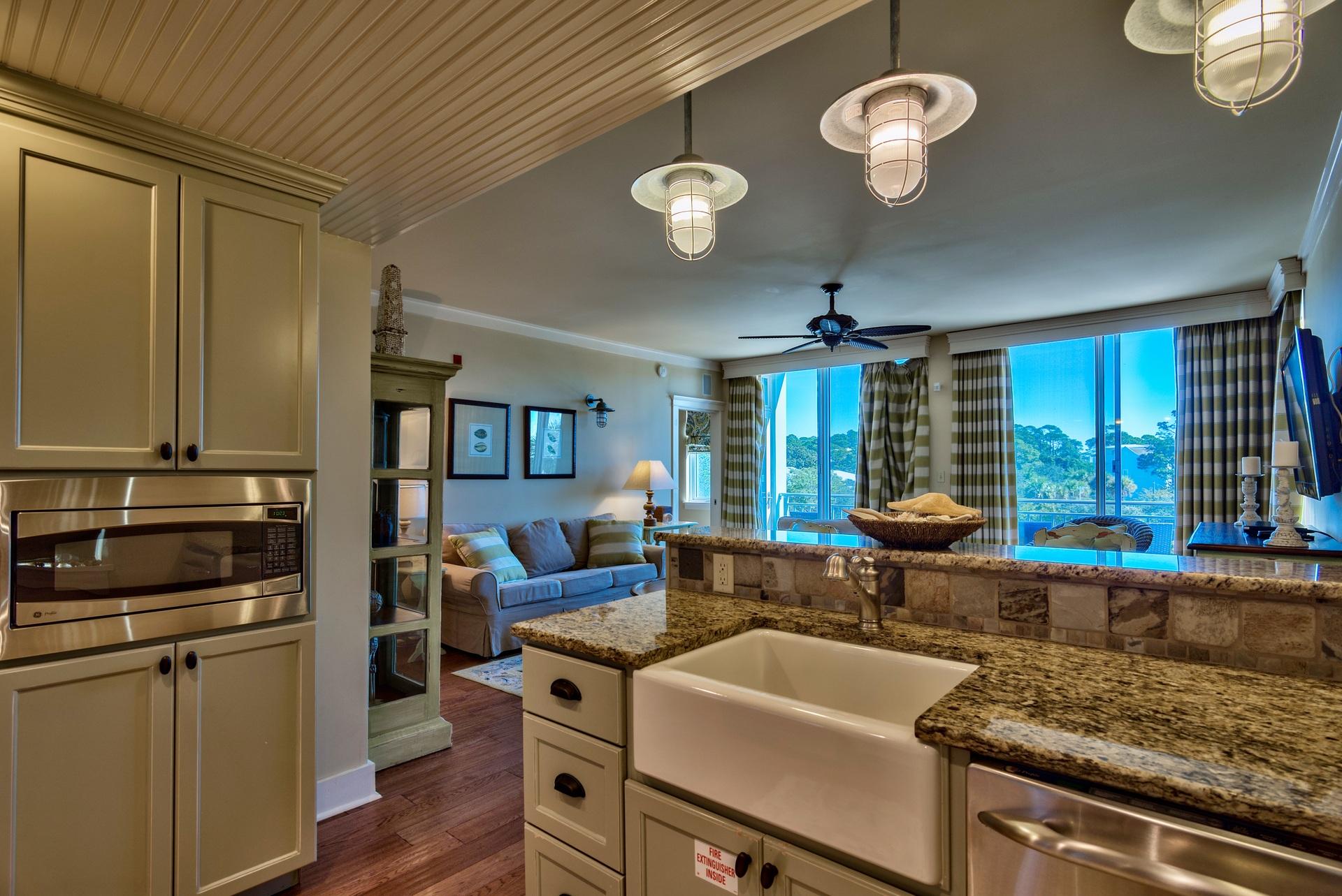 SIX PALMS - Residential