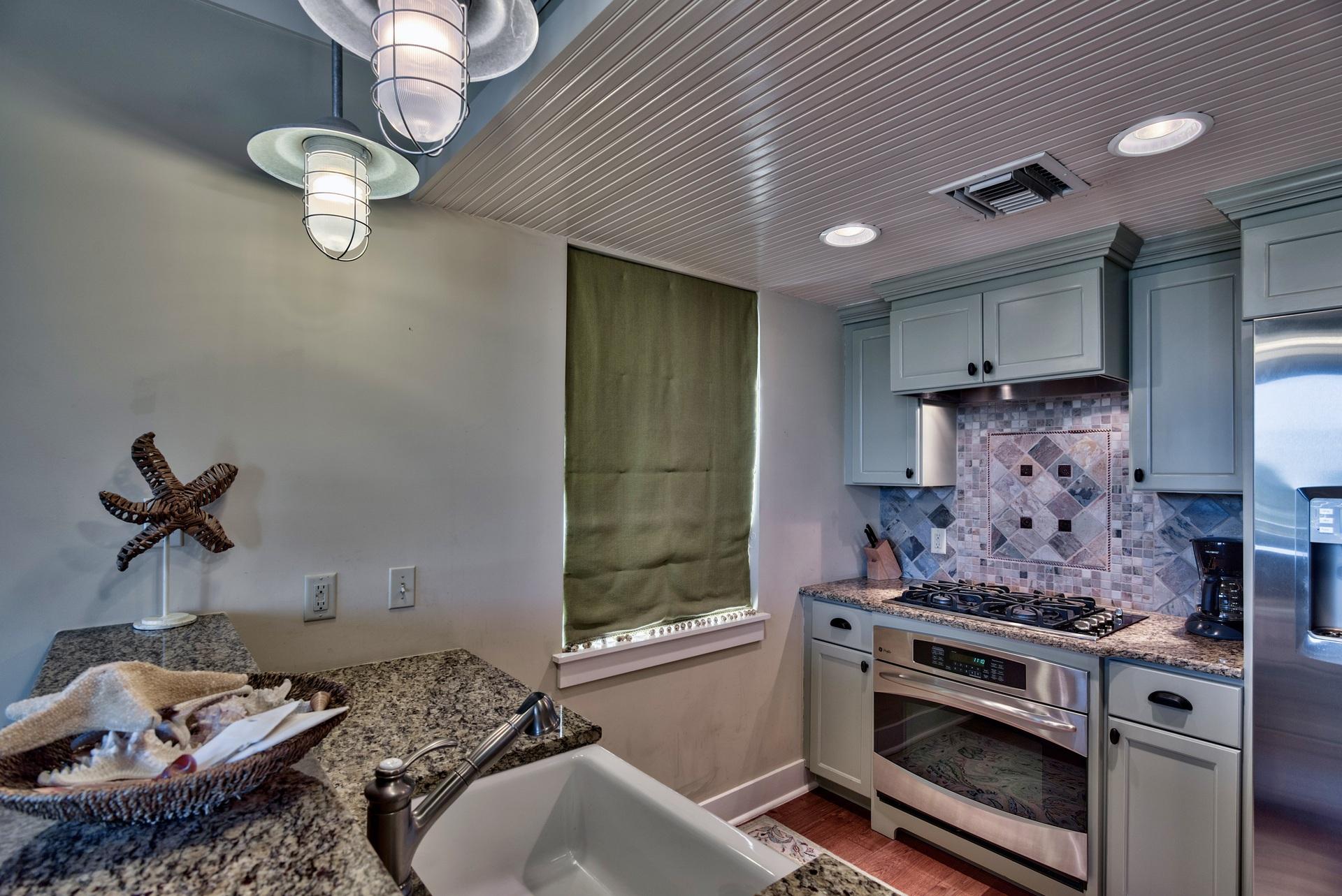 SIX PALMS - Residential