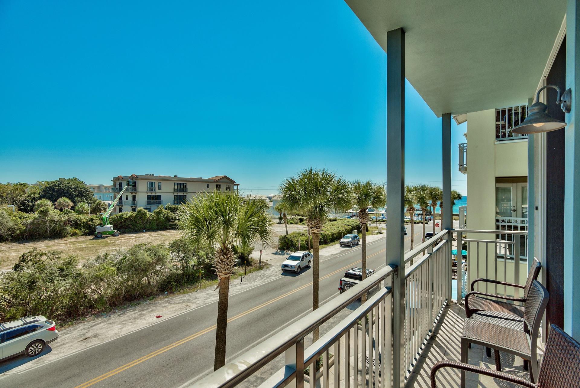 SIX PALMS - Residential