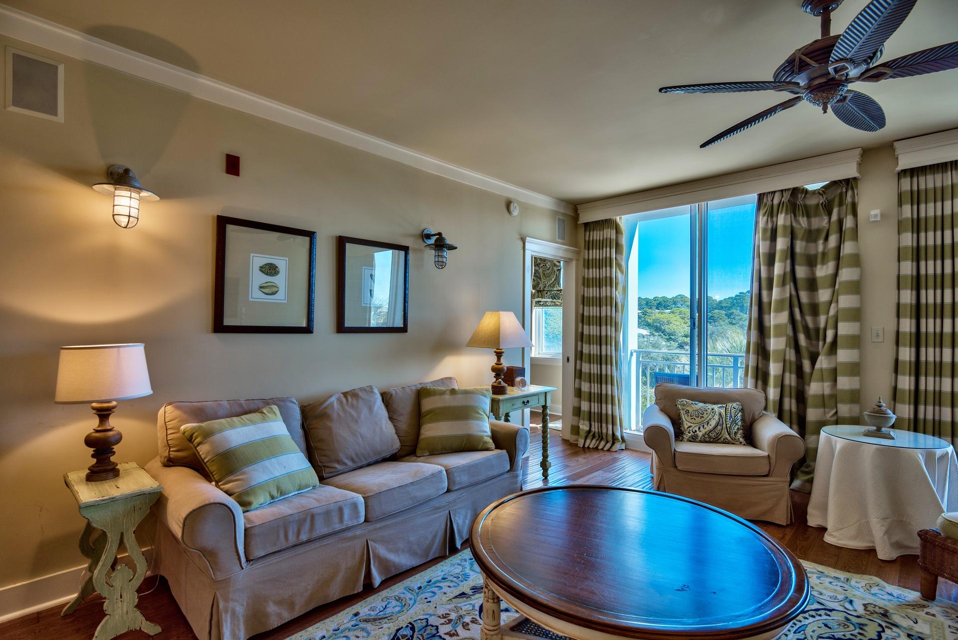 SIX PALMS - Residential