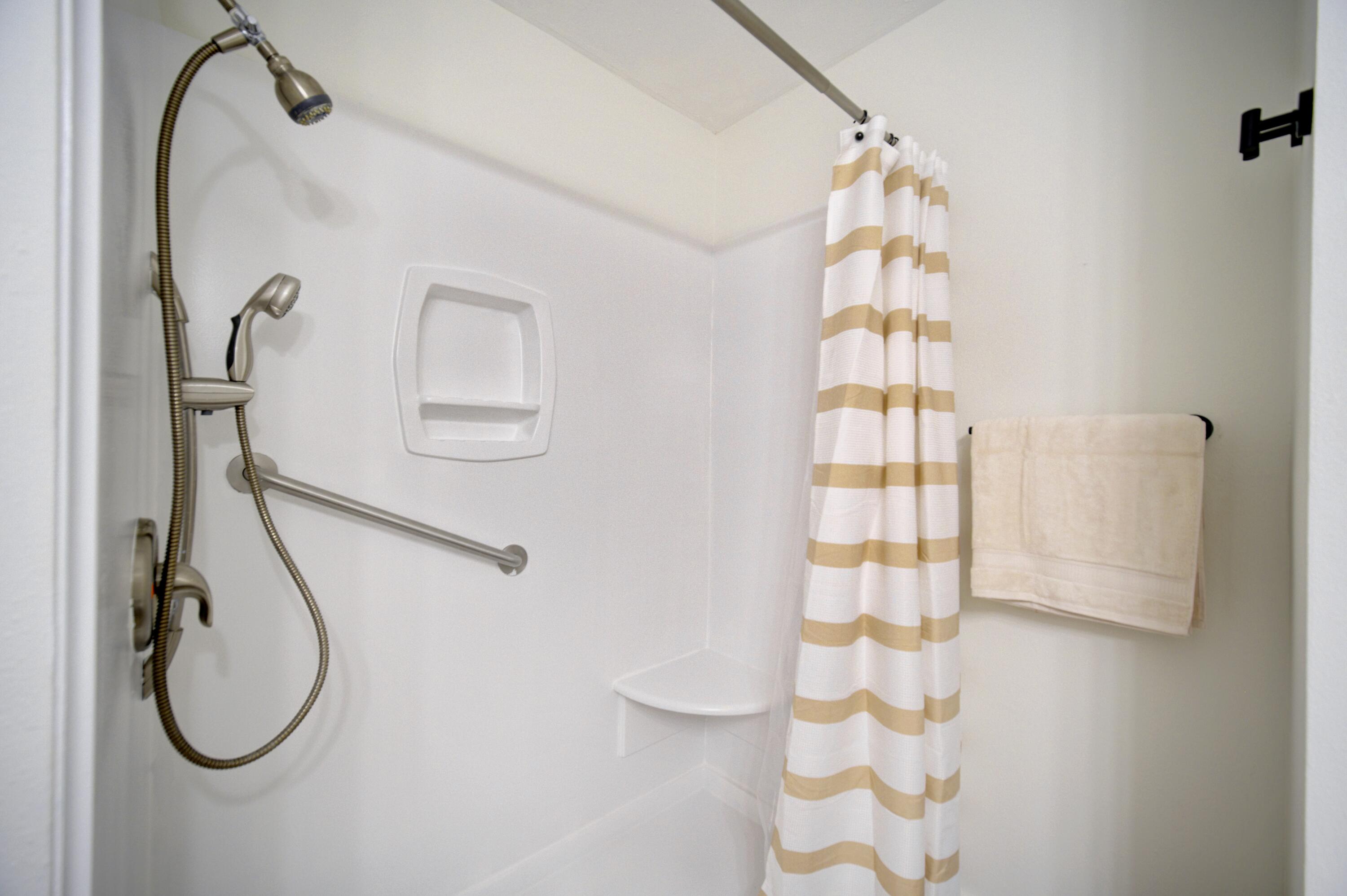 CREEKSIDE 3 - Residential Lease