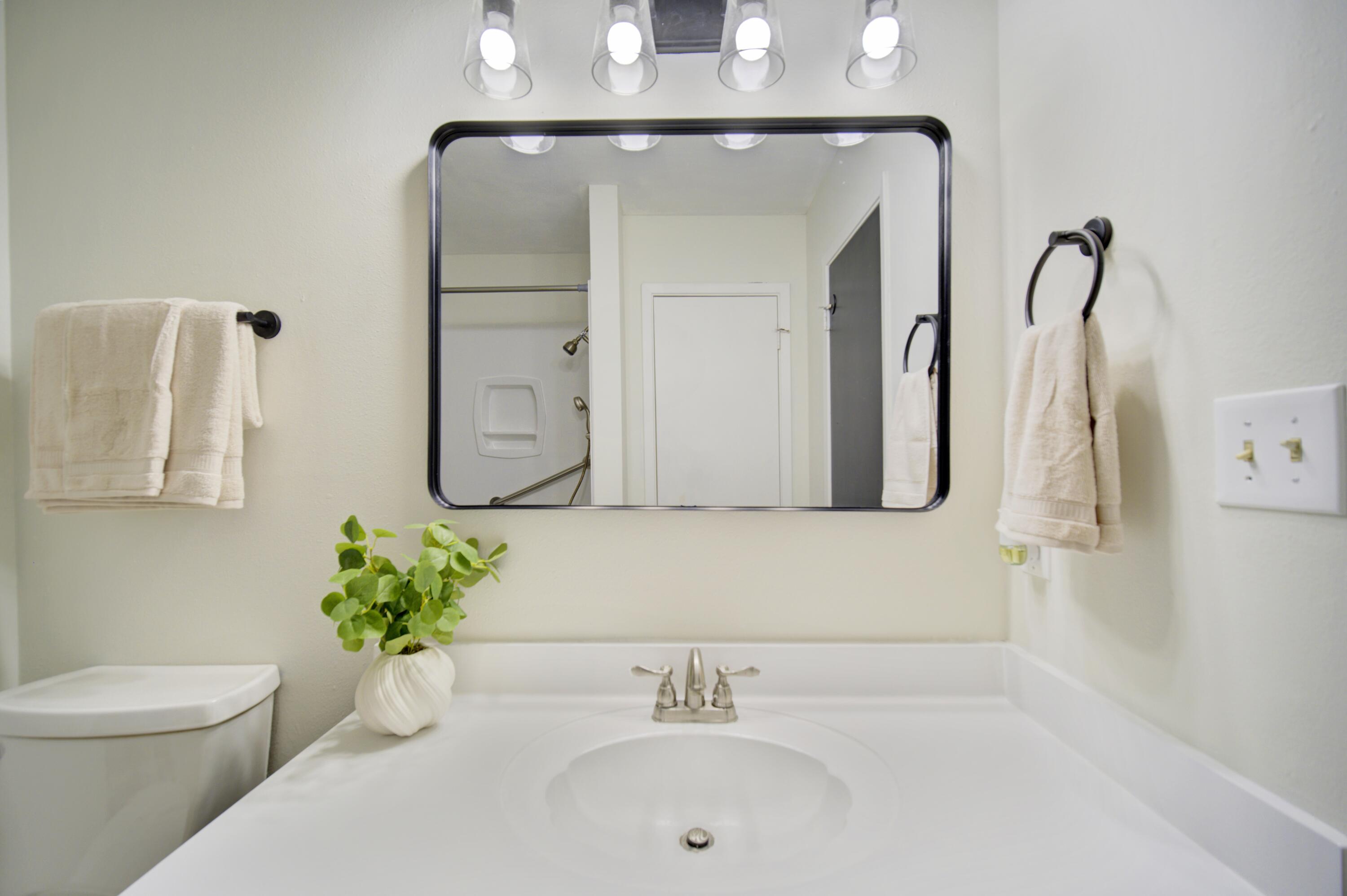 CREEKSIDE 3 - Residential Lease