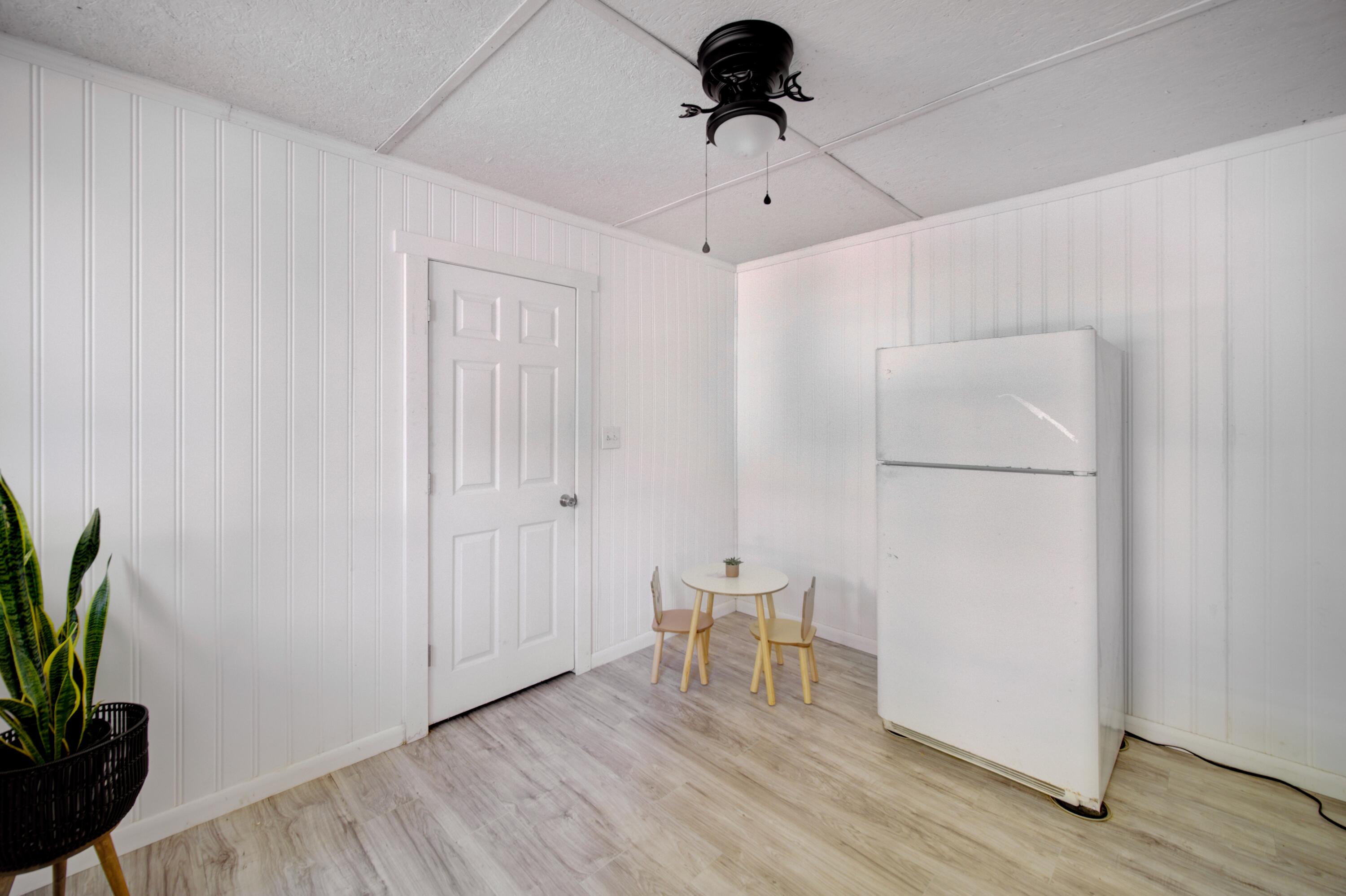 CREEKSIDE 3 - Residential Lease