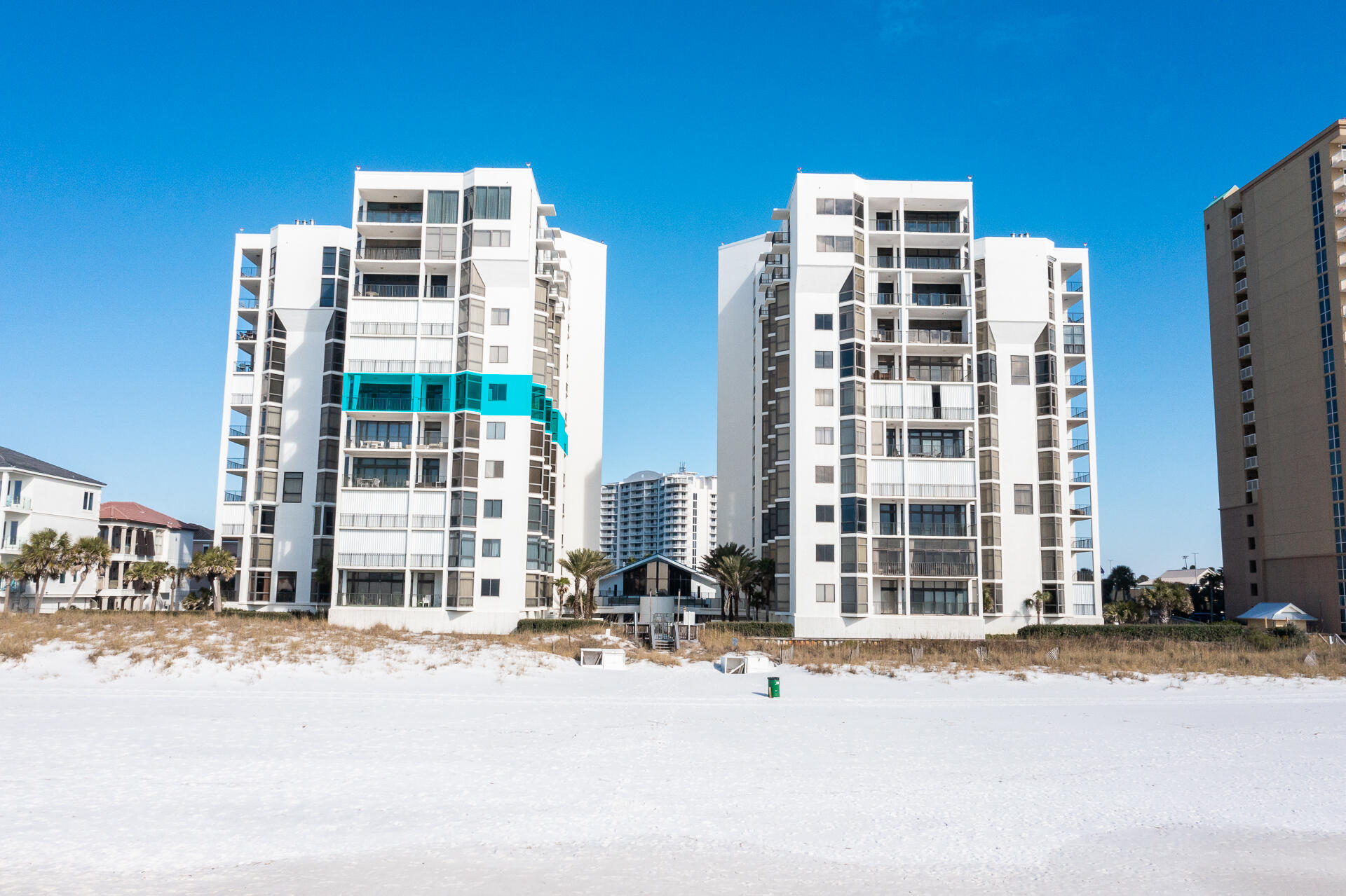 REGENCY TOWERS - Residential