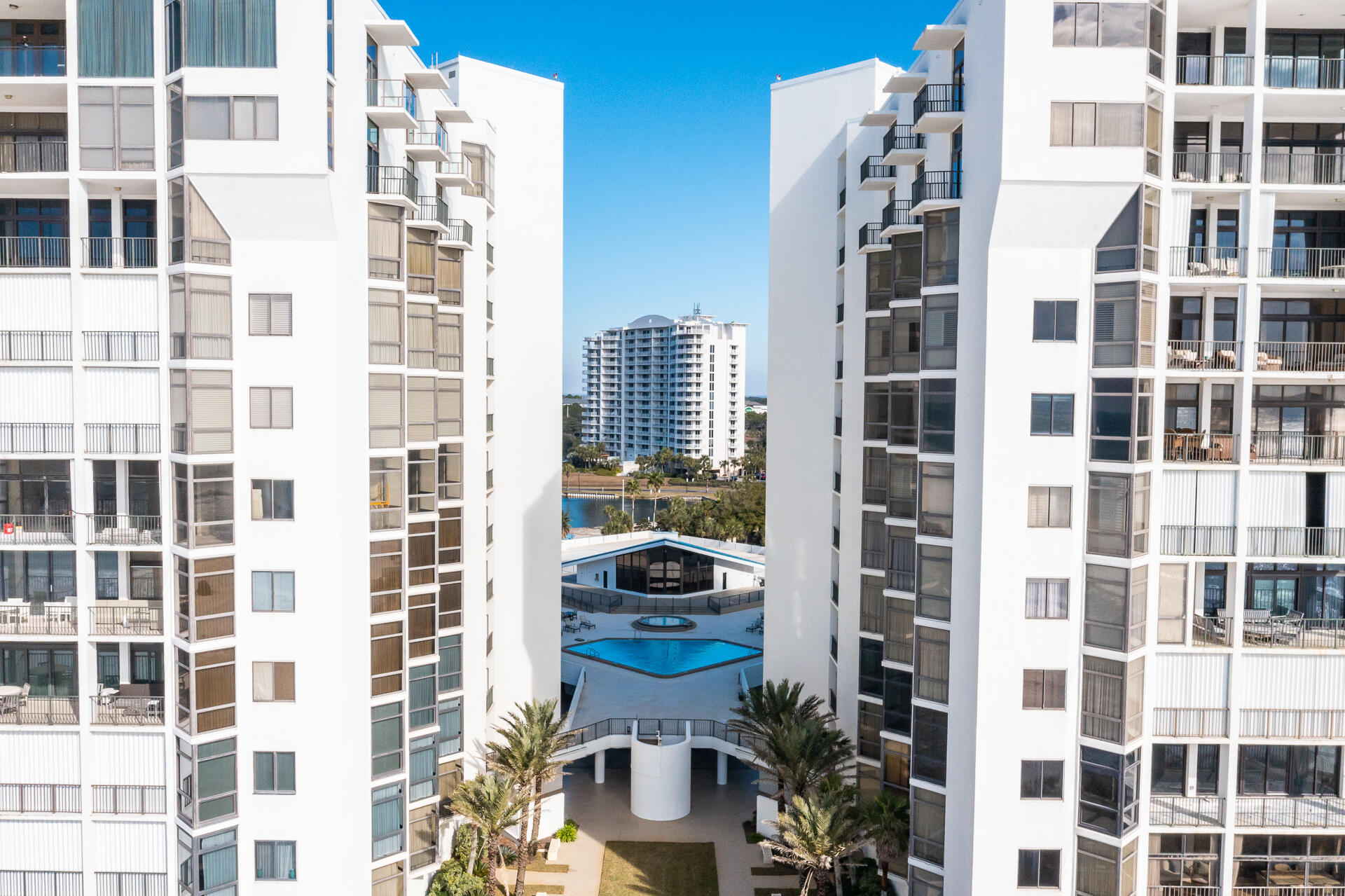 REGENCY TOWERS - Residential