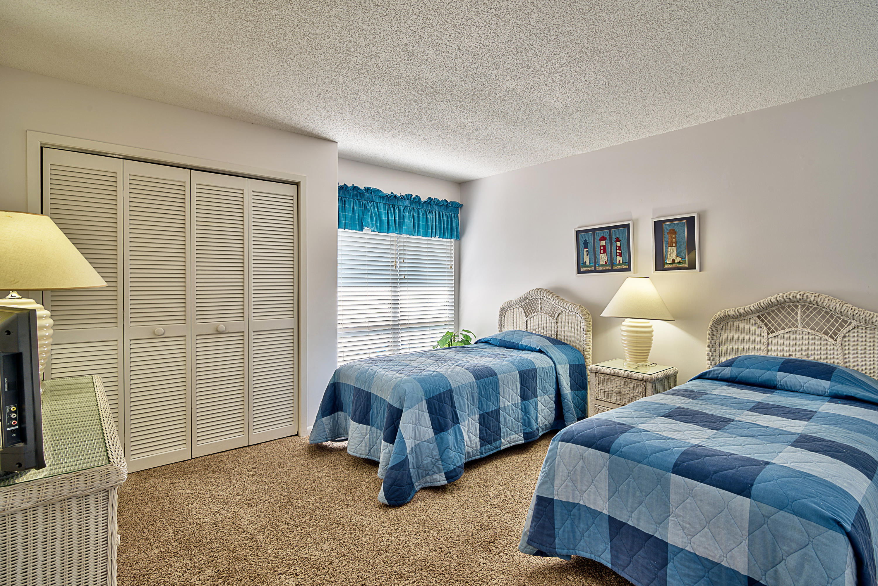 HARBOUR POINT CONDO - Residential