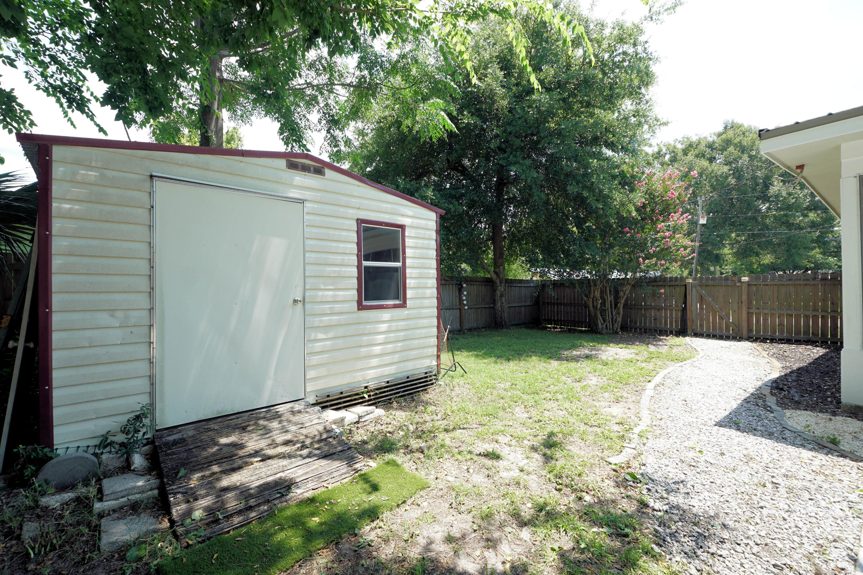 ELLIOTTS POINT - Residential