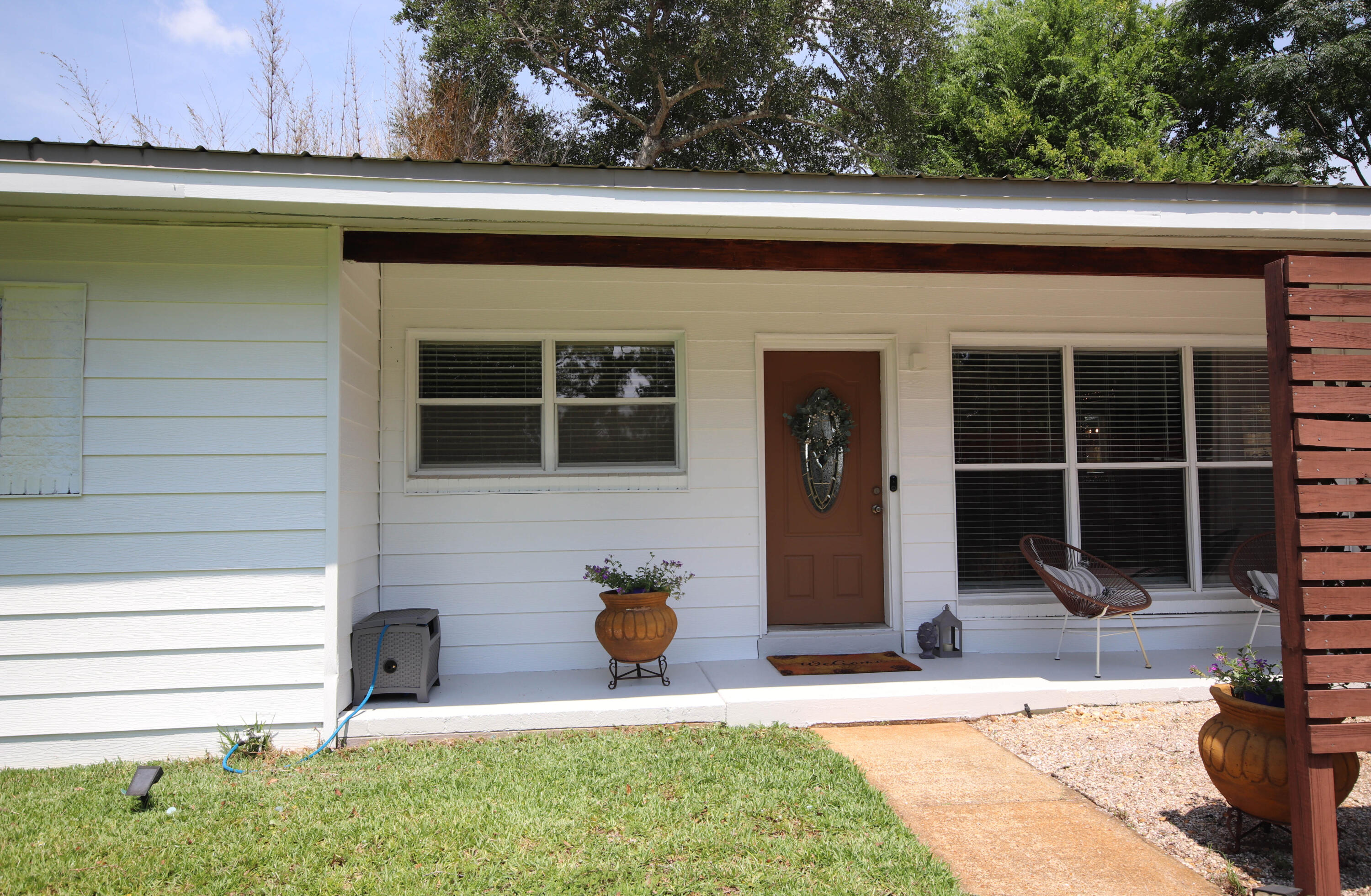 ELLIOTTS POINT - Residential