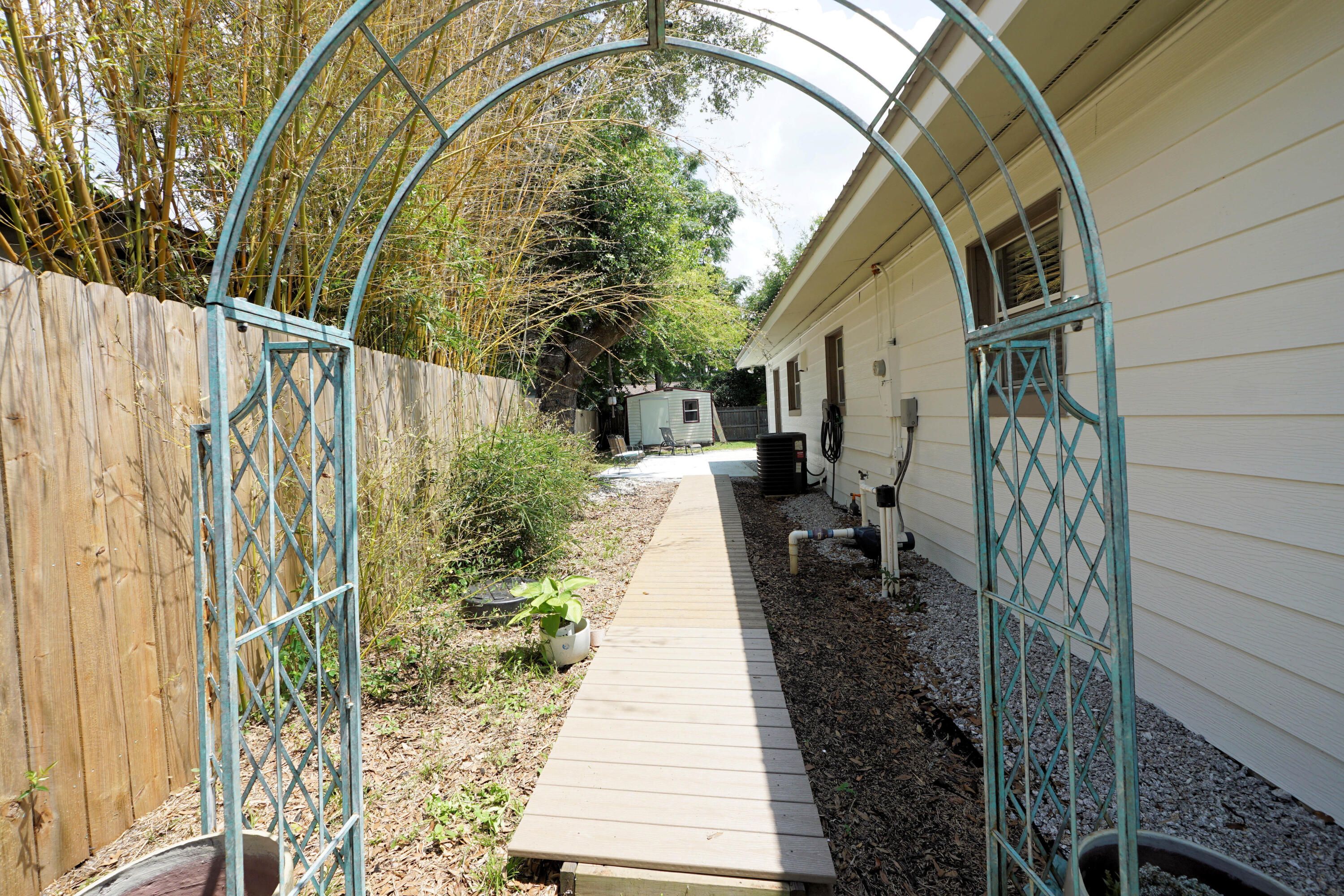 ELLIOTTS POINT - Residential
