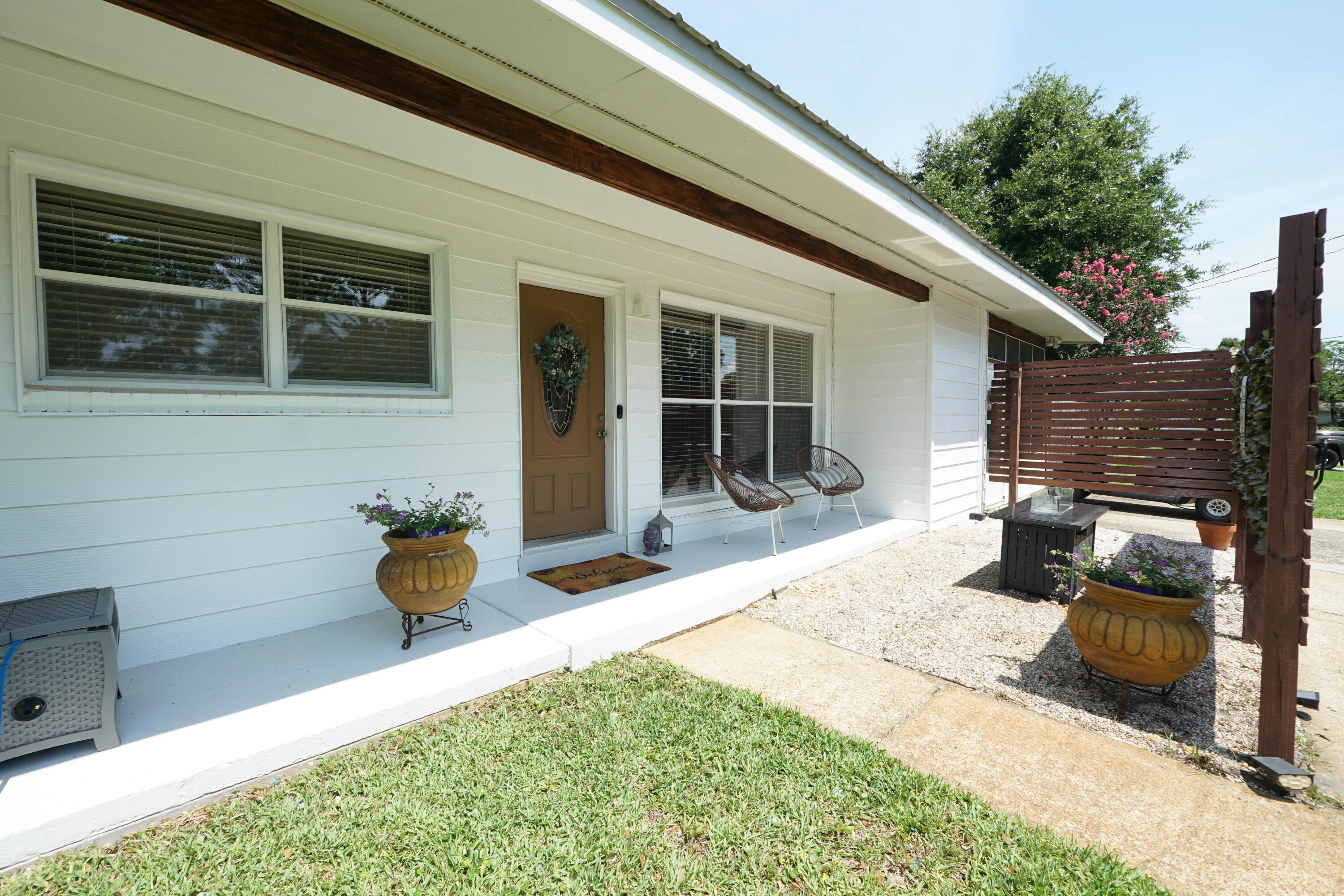 Updated throughout! Bathrooms less than 2 years old. New doors, trim, fixtures, paint, flooring and kitchen. This larger corner lot home with screened in patio offers lots of enjoyable outdoor space to use as you see fit- garden? pool? cornhole? Your imagination is the only limit. Oh and city code enforcement! From this home you can easily walk or bike ride to Ferry Park one block away. Ferry Park has walking trail, disc golf course, pickle-ball, basketball courts, tennis courts and exercise station. Entire neighborhood is golf cart friendly. Drive your cart to the park or to all of downtown to visit the restaurants, bars, shops, movie theater, farmer's market or the many concerts at The Landing park.