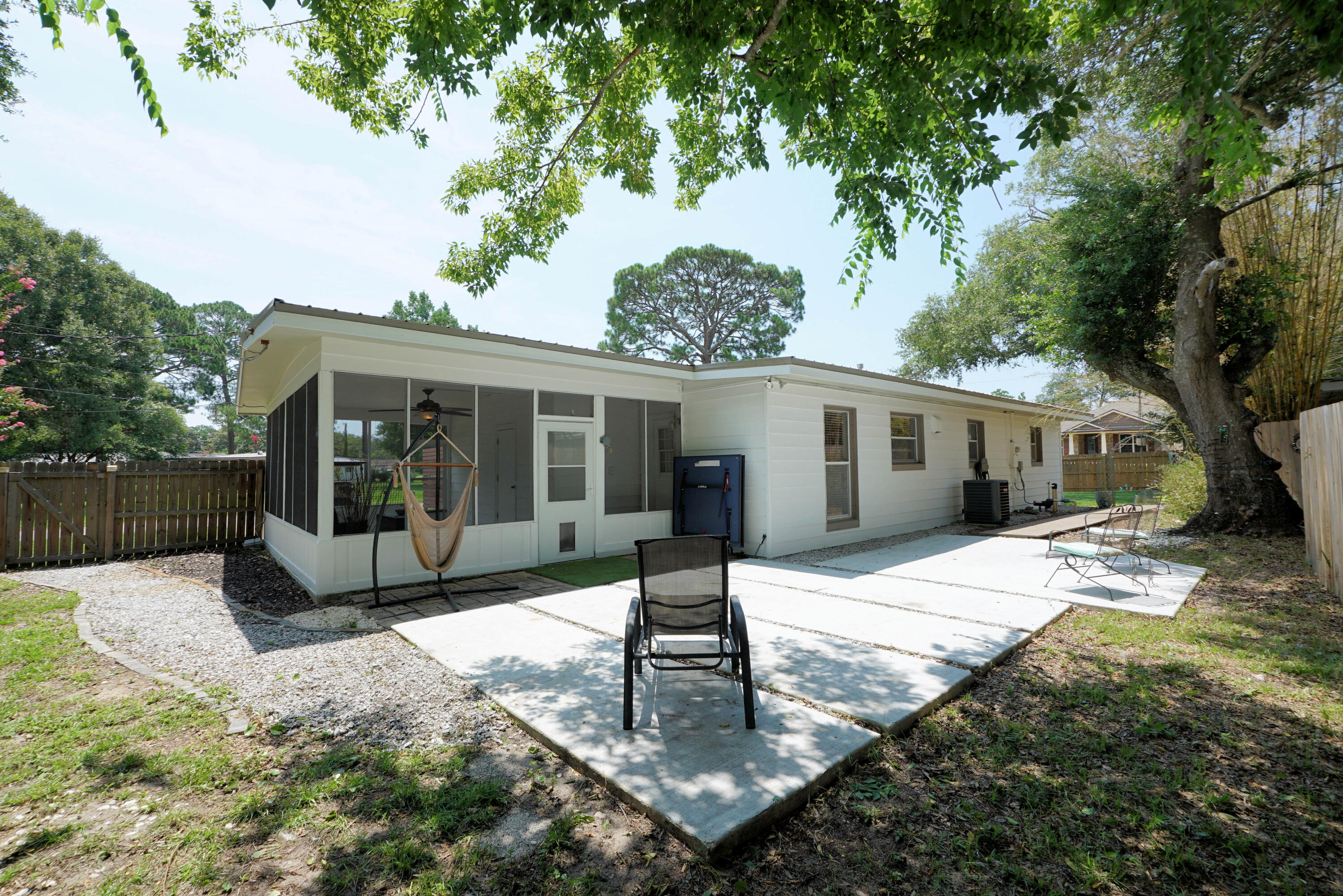 ELLIOTTS POINT - Residential