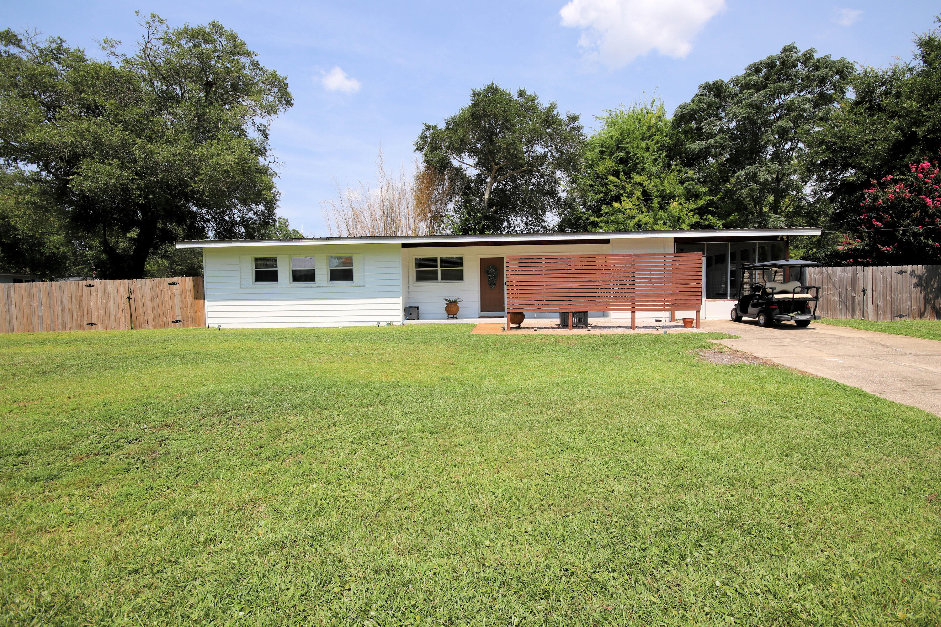ELLIOTTS POINT - Residential