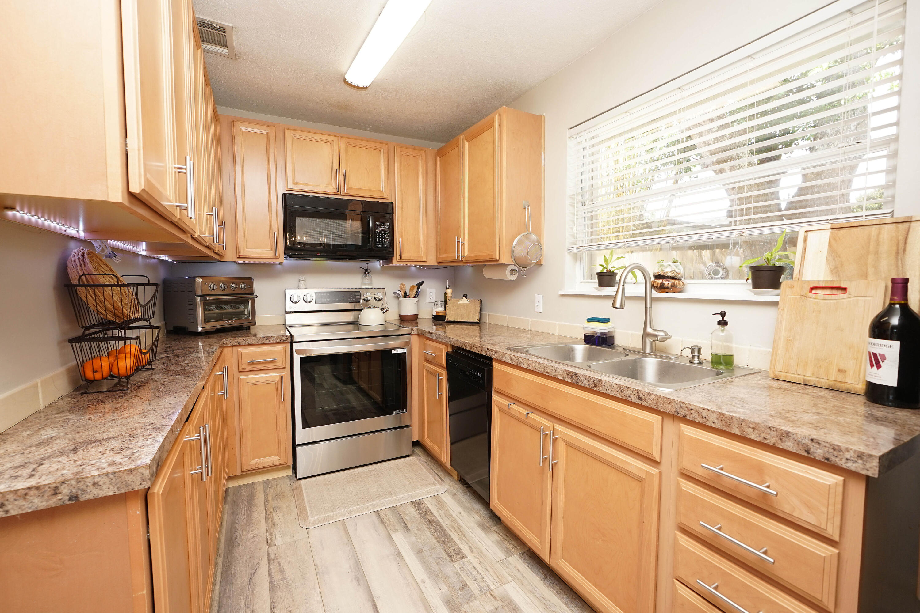 ELLIOTTS POINT - Residential