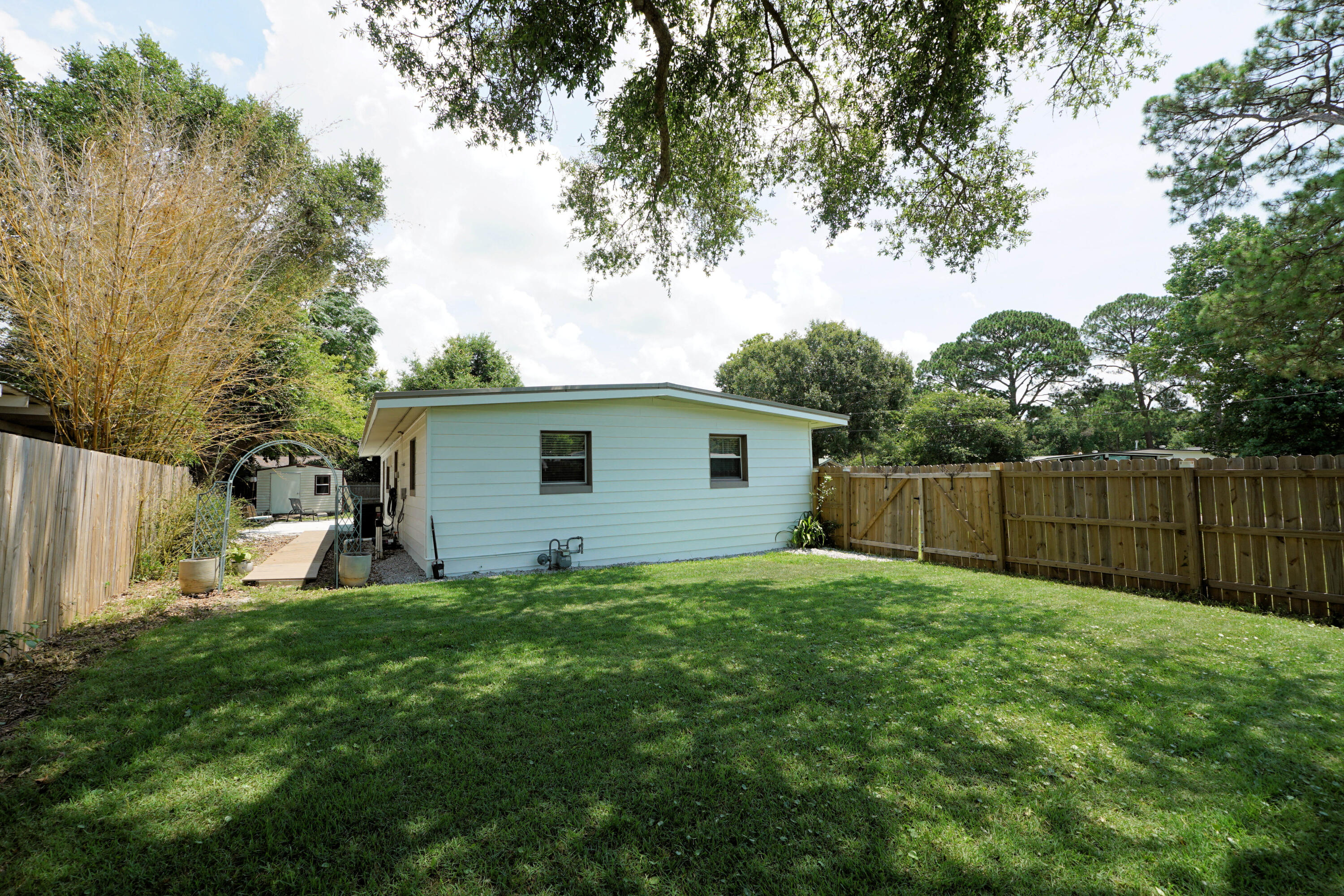 ELLIOTTS POINT - Residential