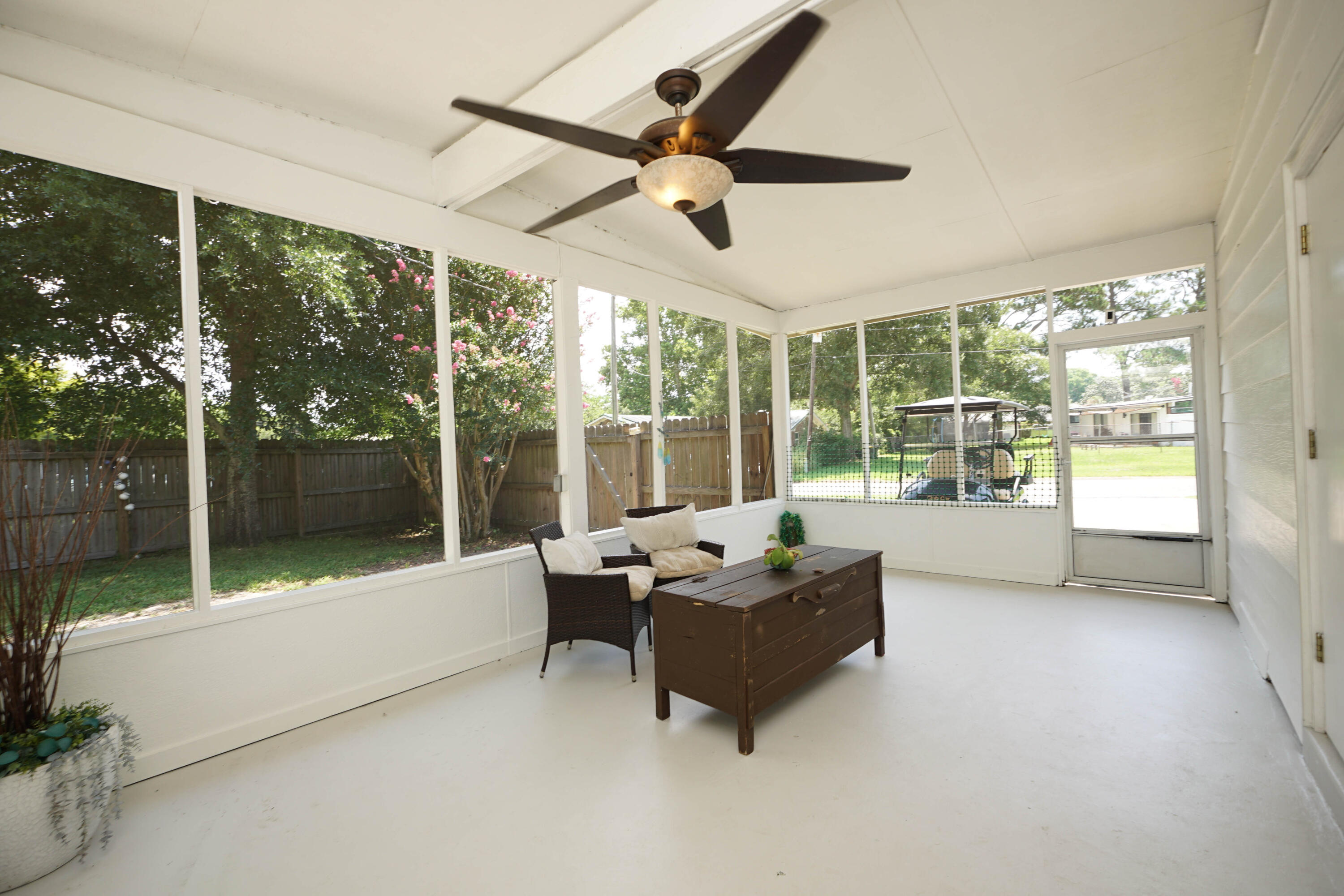ELLIOTTS POINT - Residential