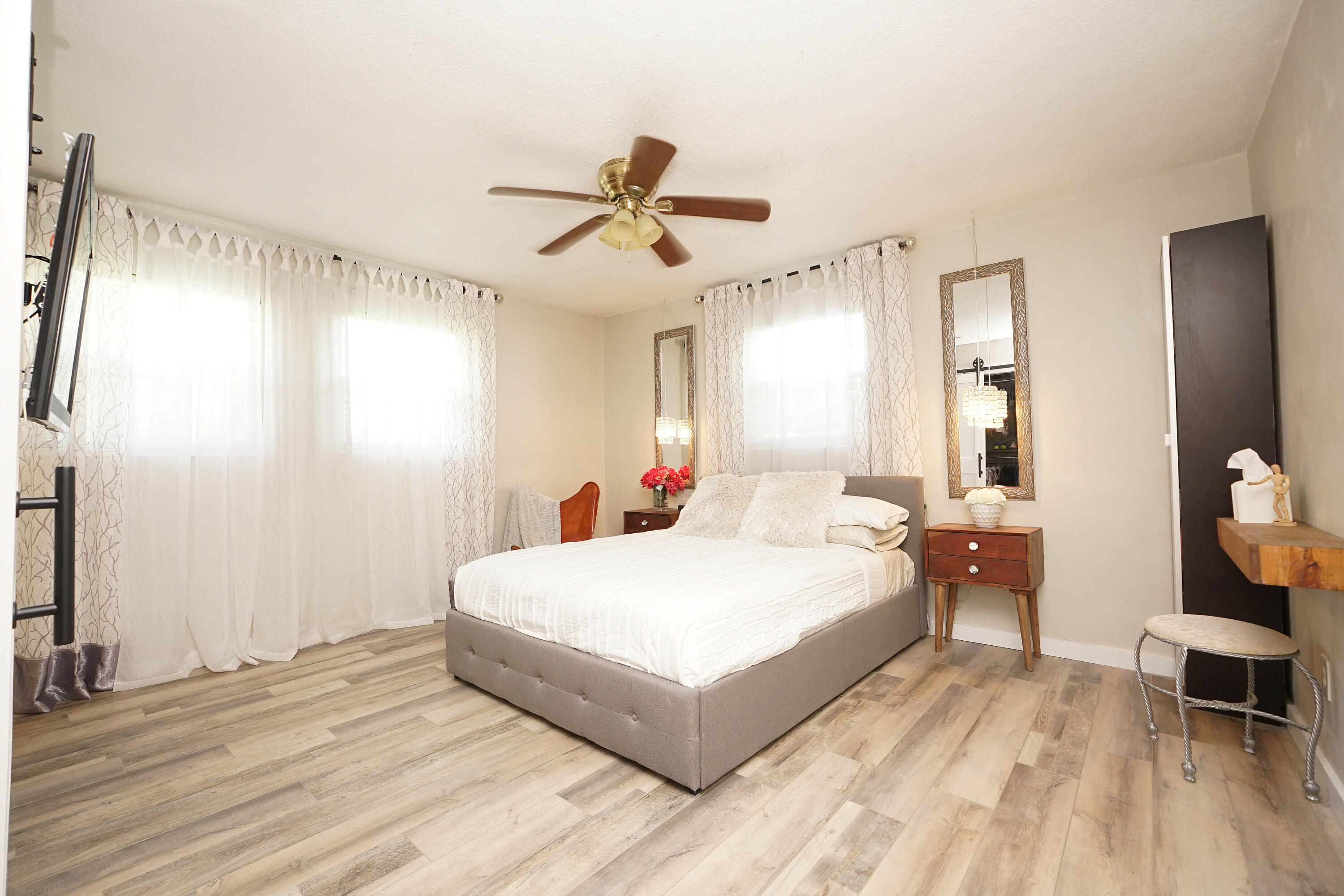 ELLIOTTS POINT - Residential
