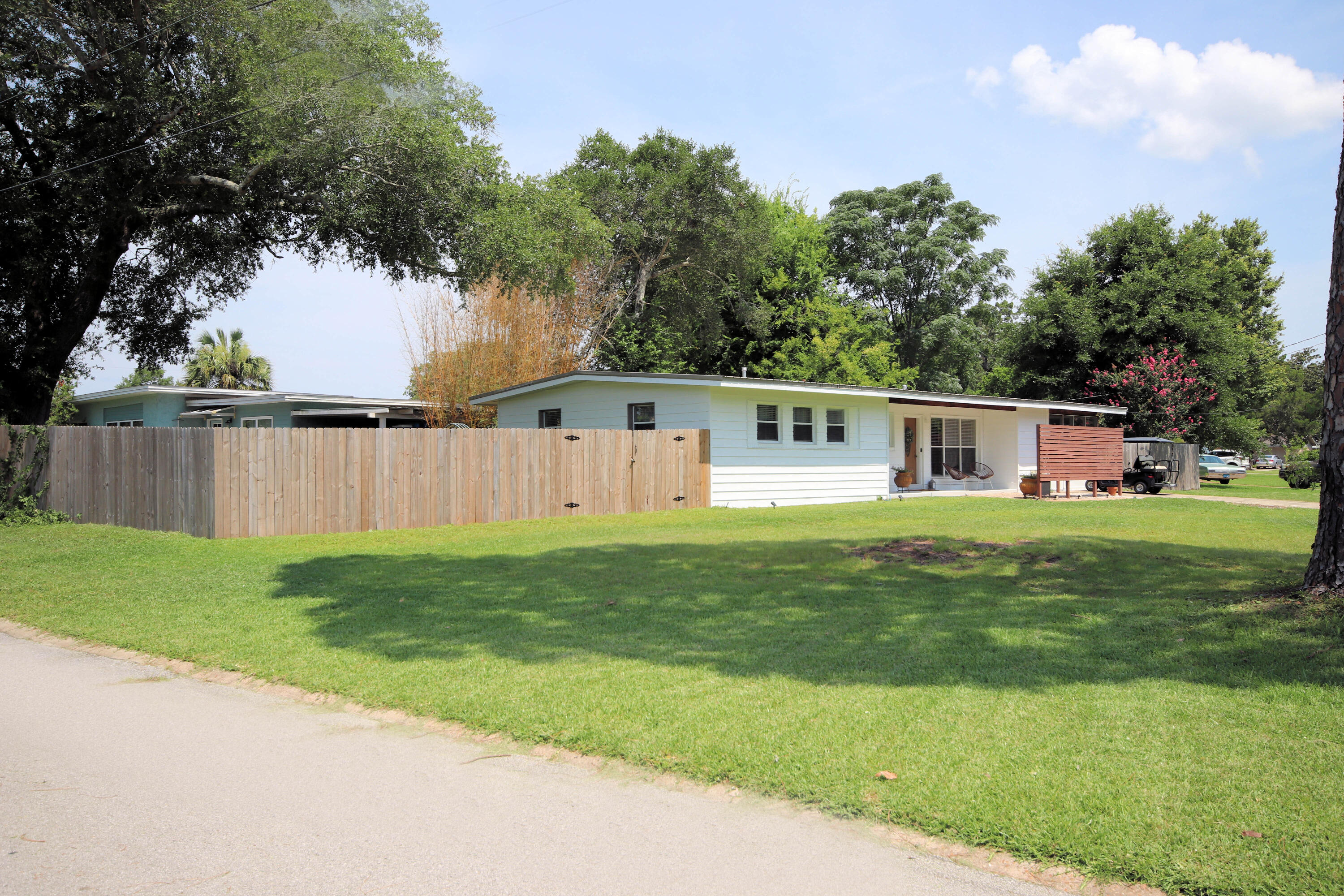 ELLIOTTS POINT - Residential