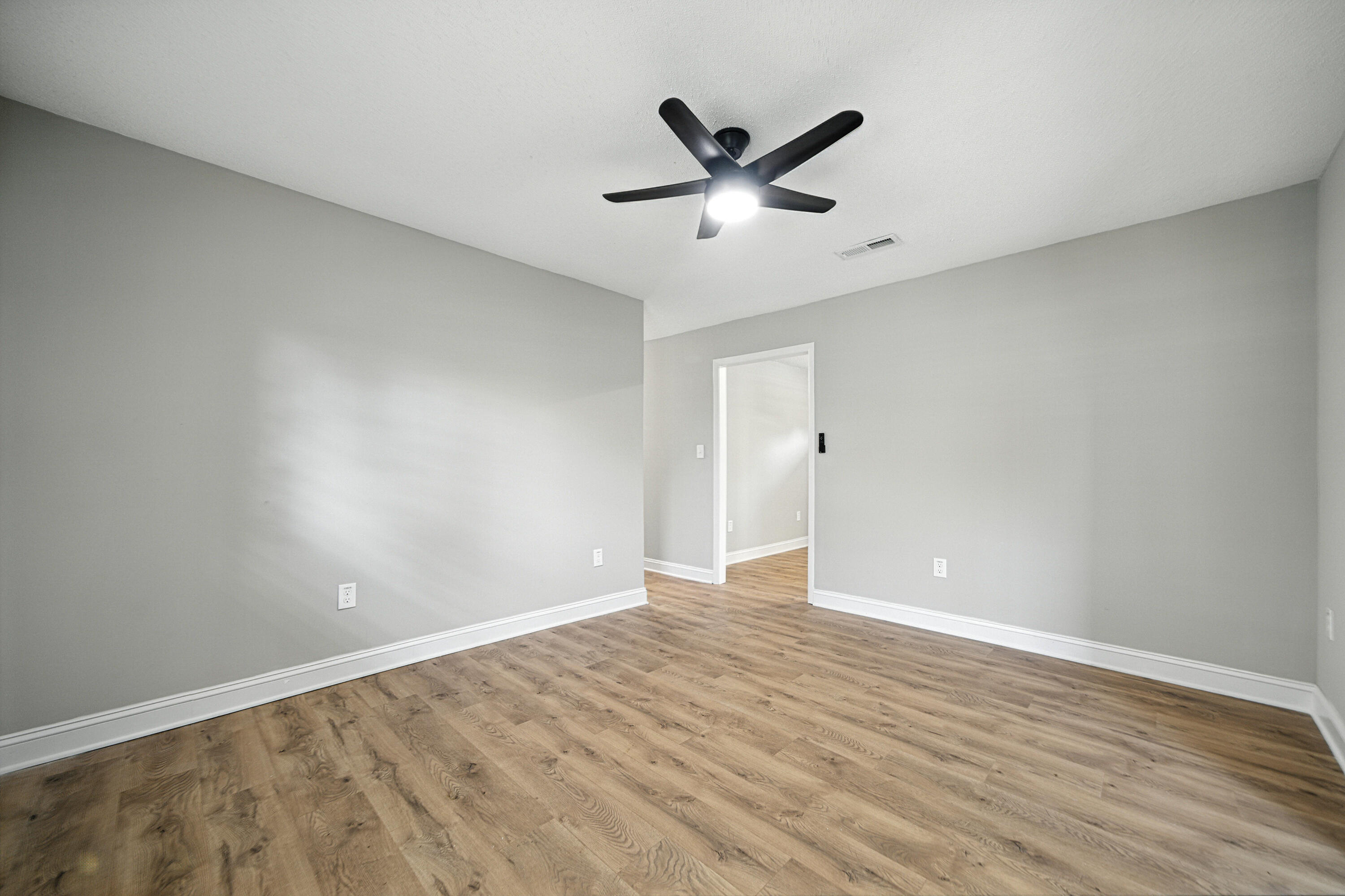 LOT 5 BLK 1 PAXTON HGTS. S/D #2 PB 3-89 OR 727-338 OR 1367-105 OR 3019-2319 OR 3363-3026 - Residential